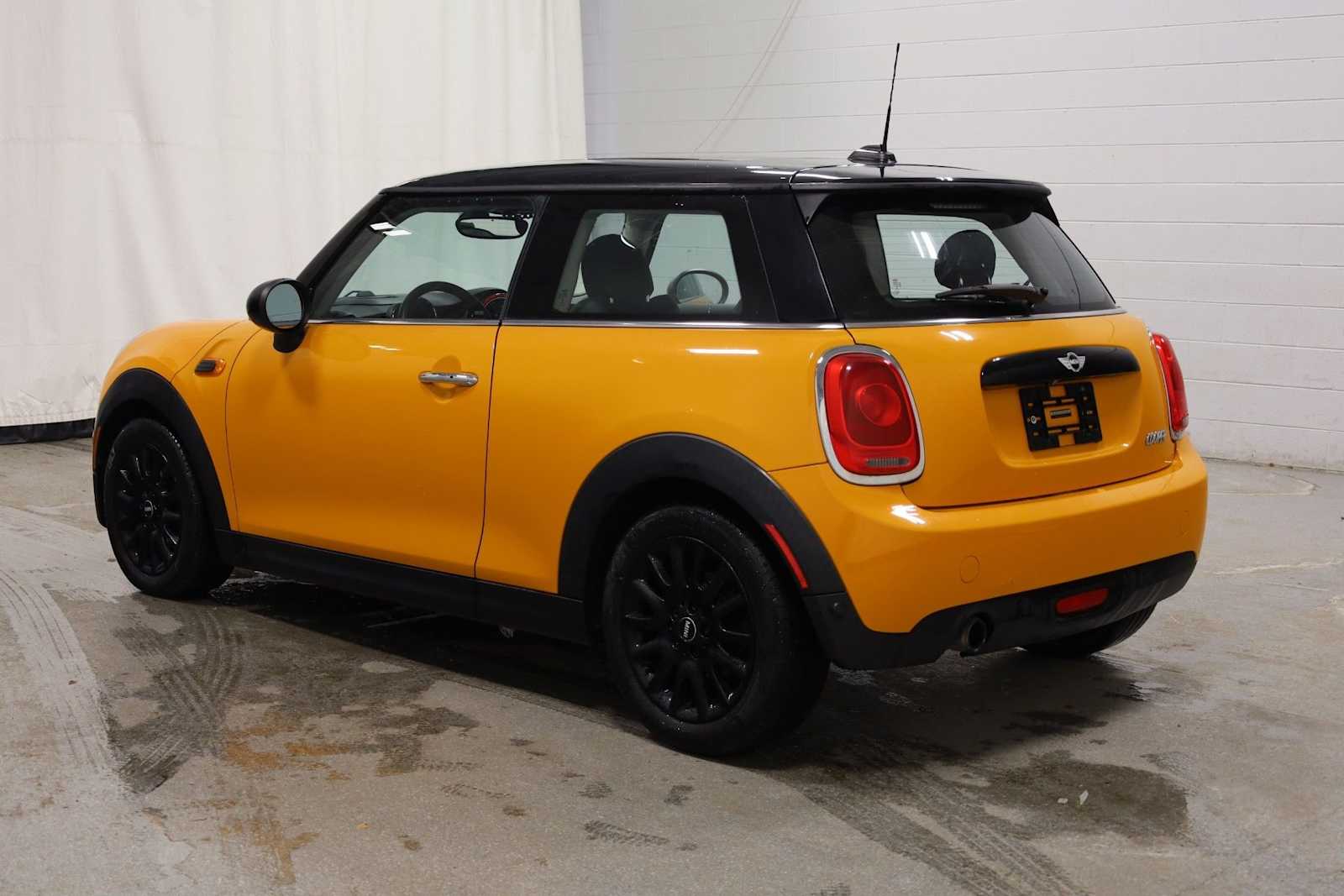 Thumbnail: 2016 MINI Cooper Hardtop - 3