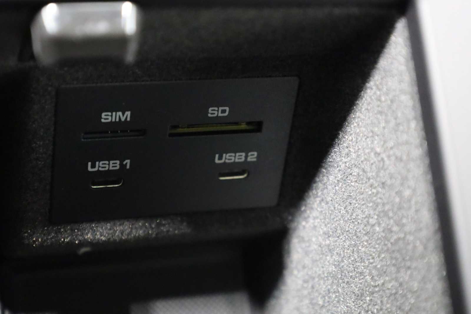 Thumbnail: 2026 Porsche Macan - 35