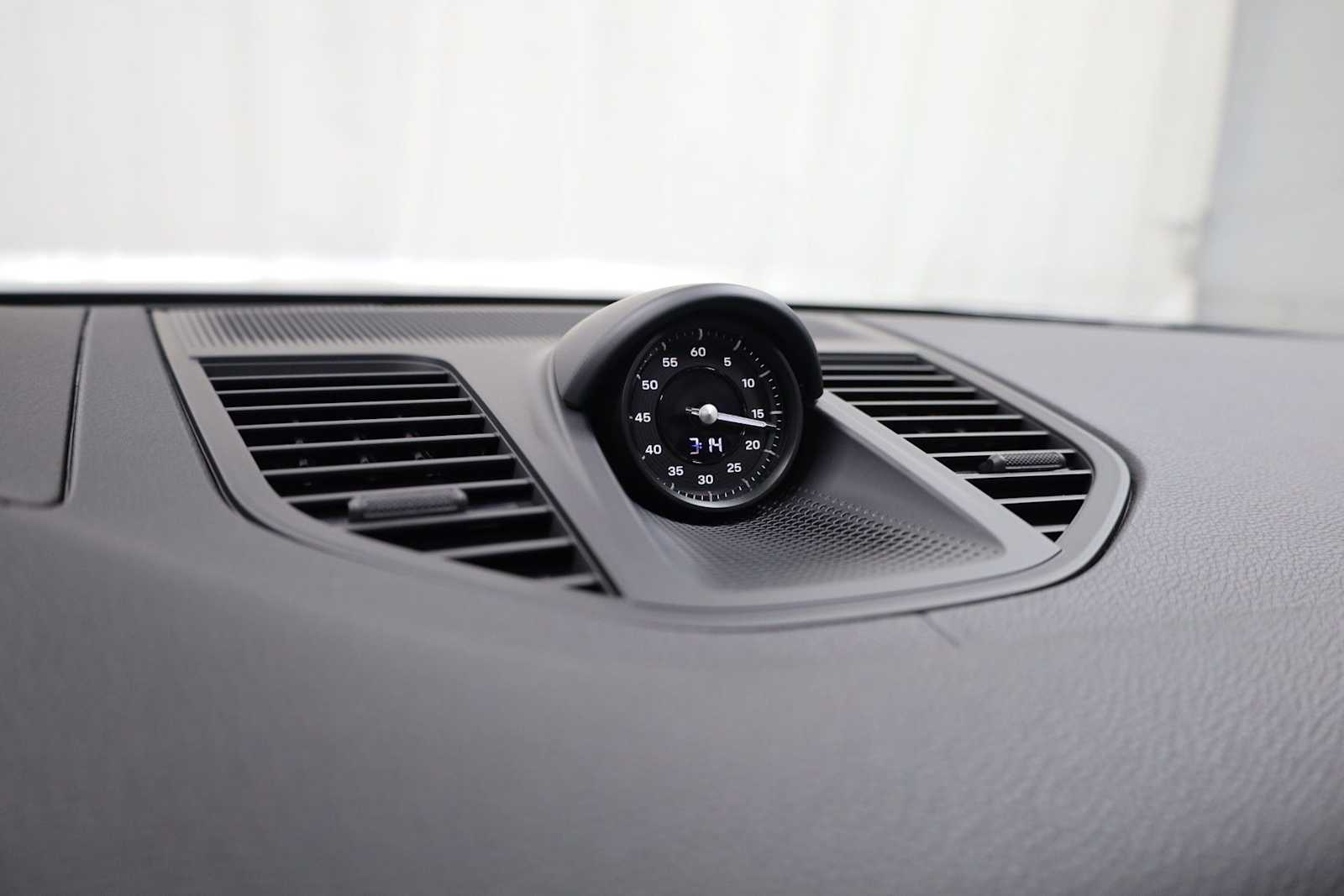 Thumbnail: 2026 Porsche Panamera - 18