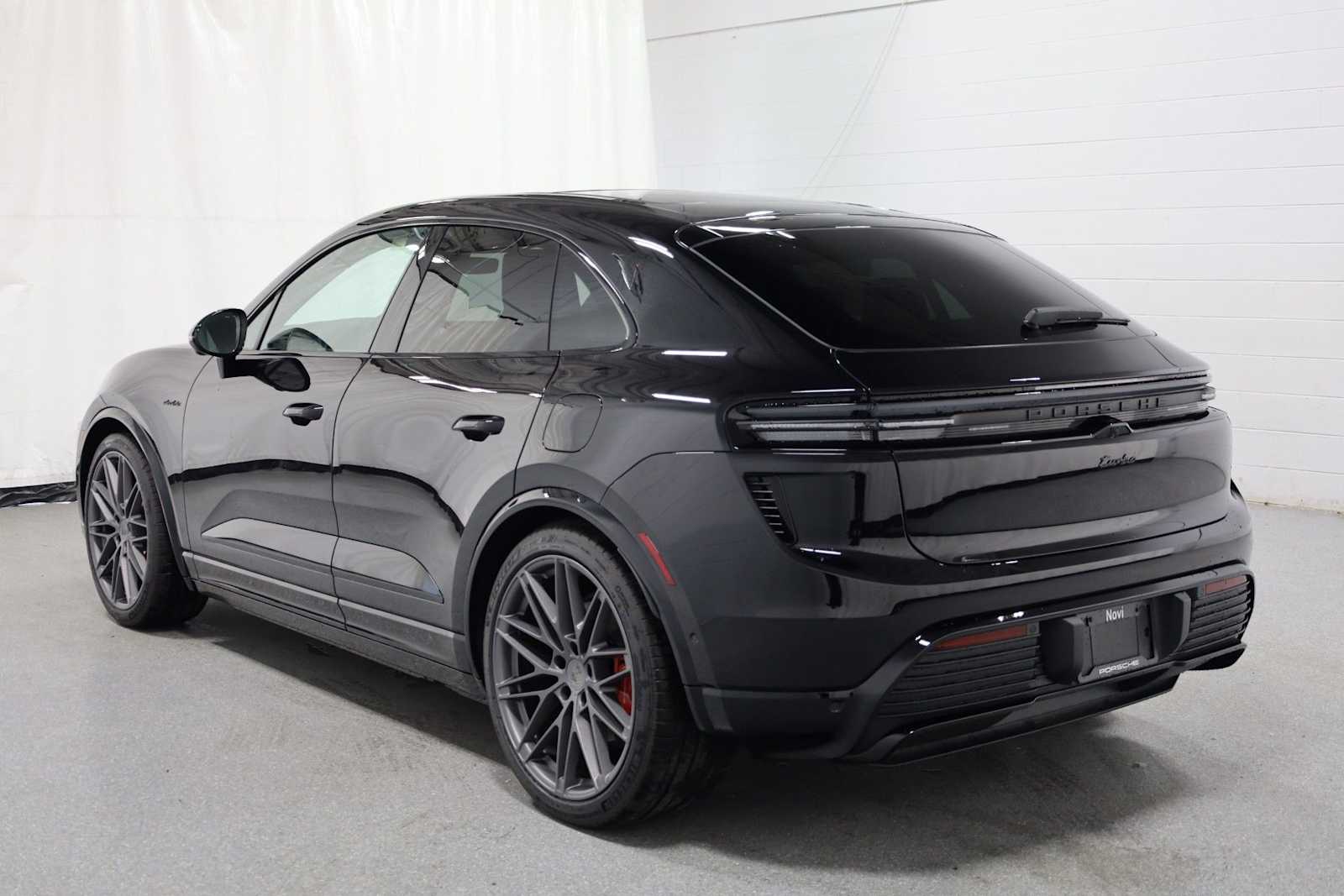 Thumbnail: 2025 Porsche Macan - 3