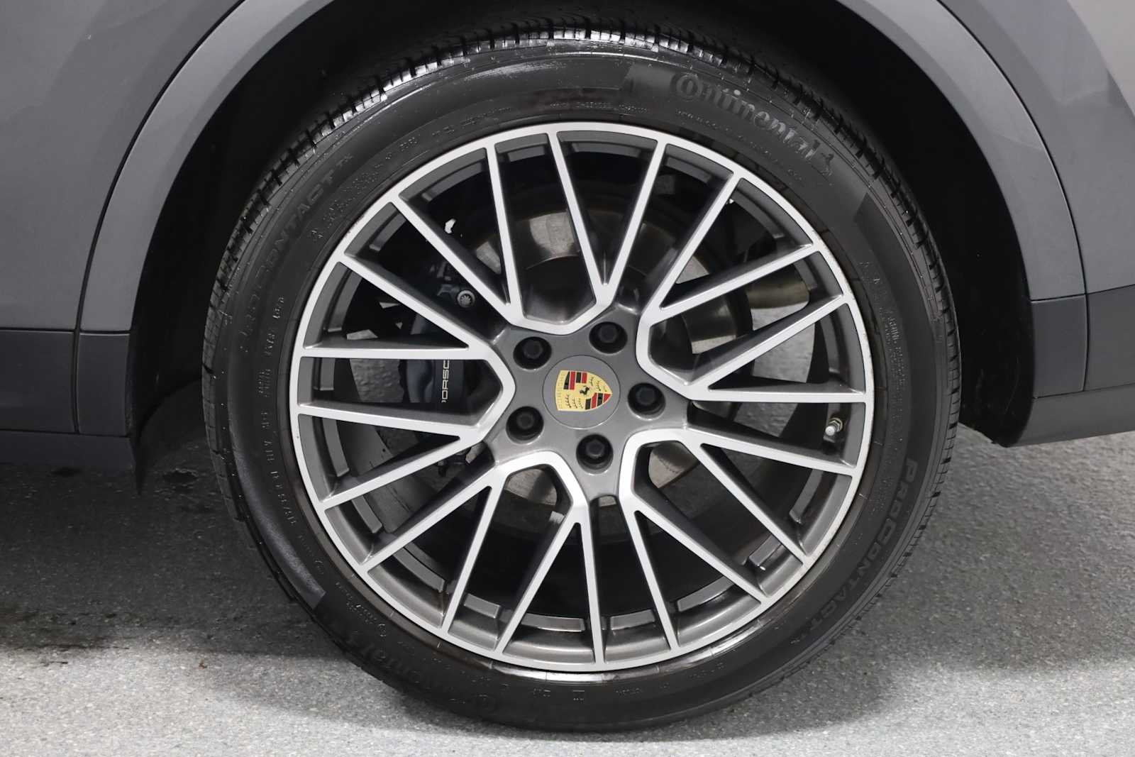Thumbnail: 2022 Porsche Cayenne - 38