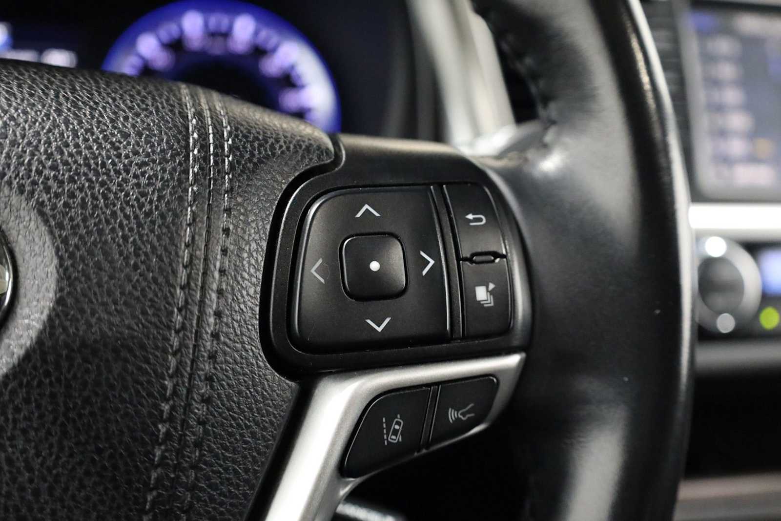 Thumbnail: 2019 Toyota Highlander - 26