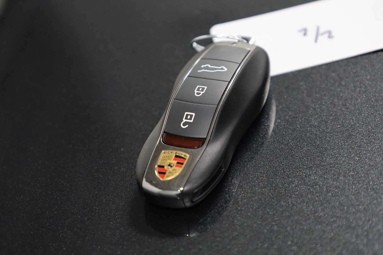 Thumbnail: 2026 Porsche Macan - 42