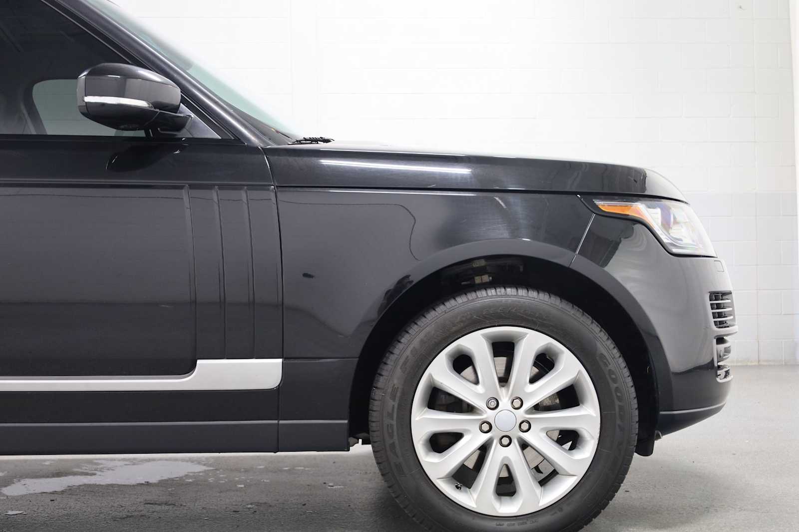 Thumbnail: 2015 Land Rover Range Rover - 11
