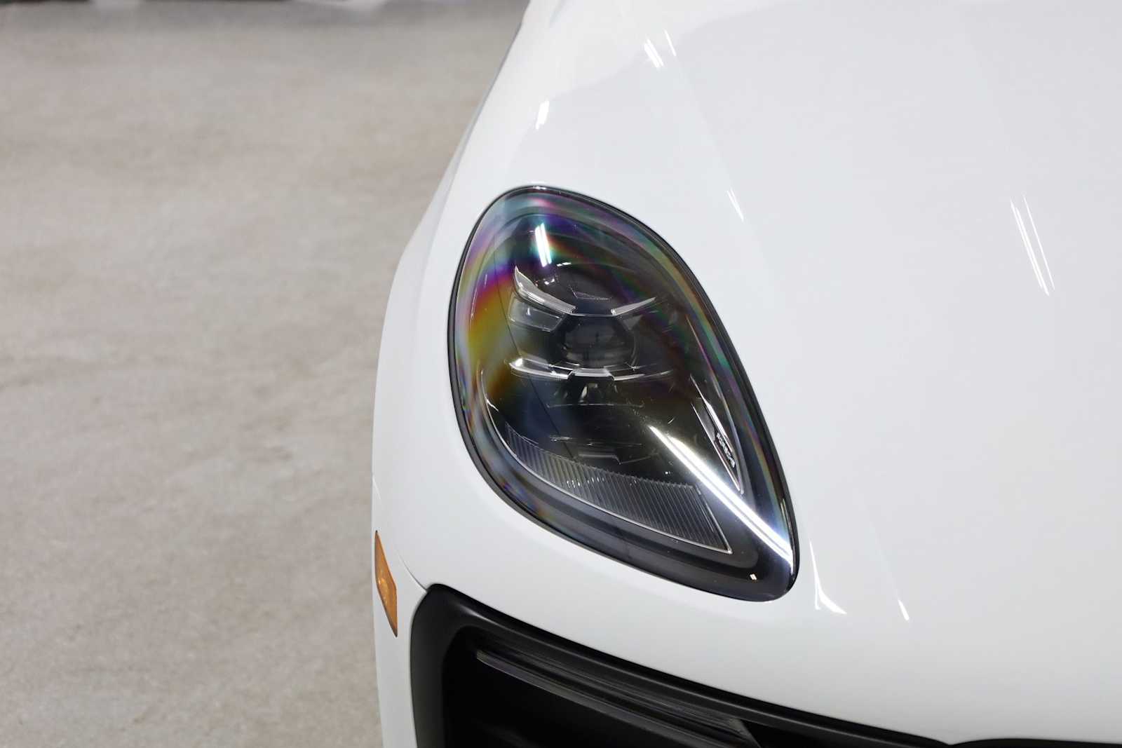 Thumbnail: 2023 Porsche Macan - 15