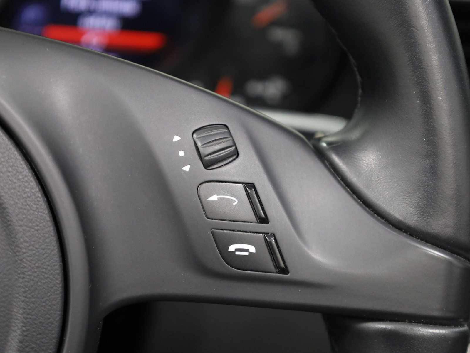 Thumbnail: 2014 Porsche 911 - 27