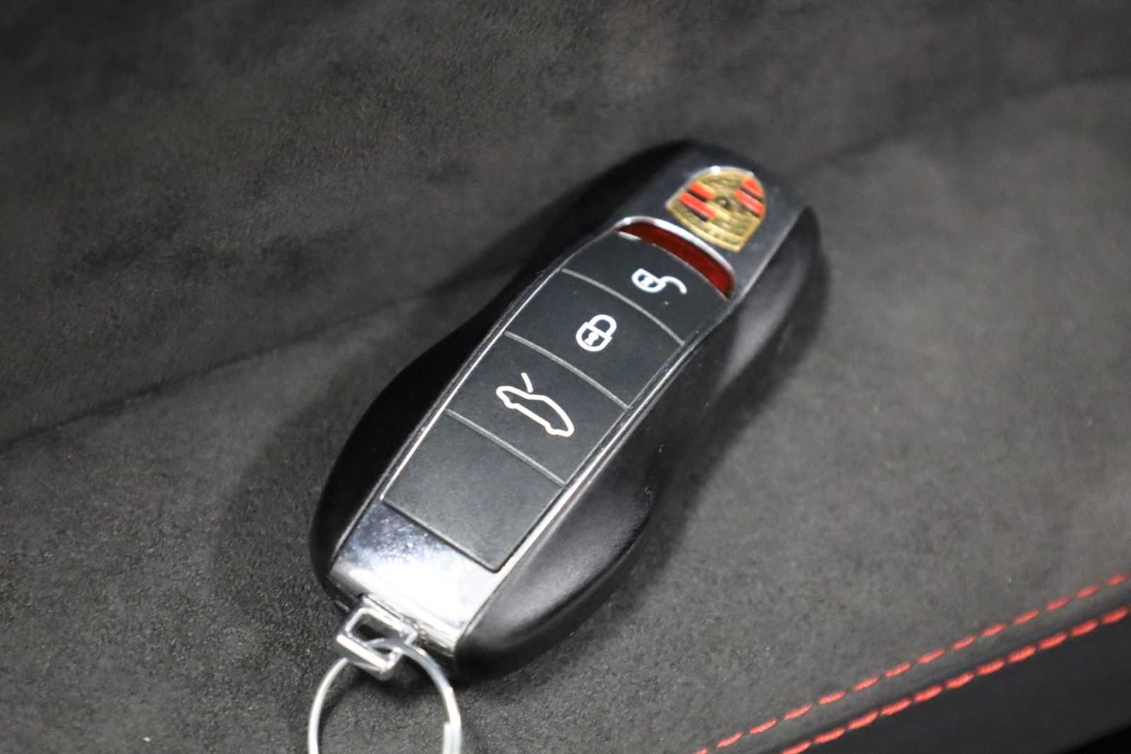 Thumbnail: 2016 Porsche 911 - 29
