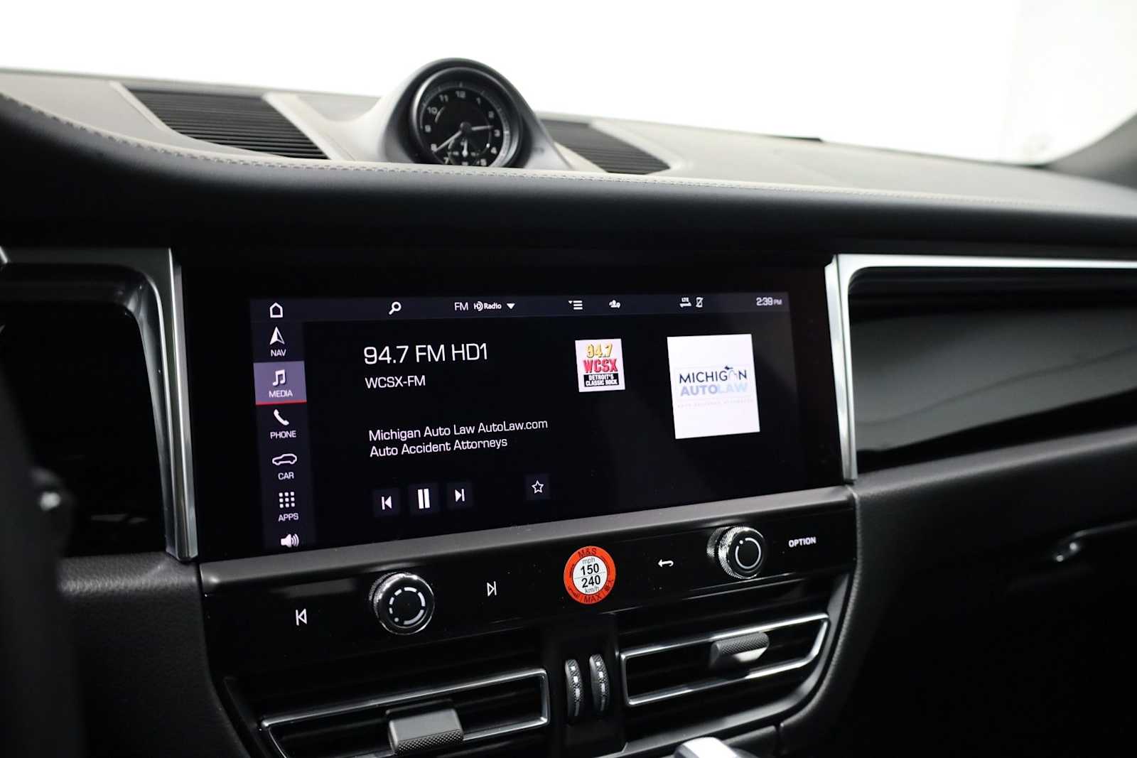 Thumbnail: 2025 Porsche Macan - 32