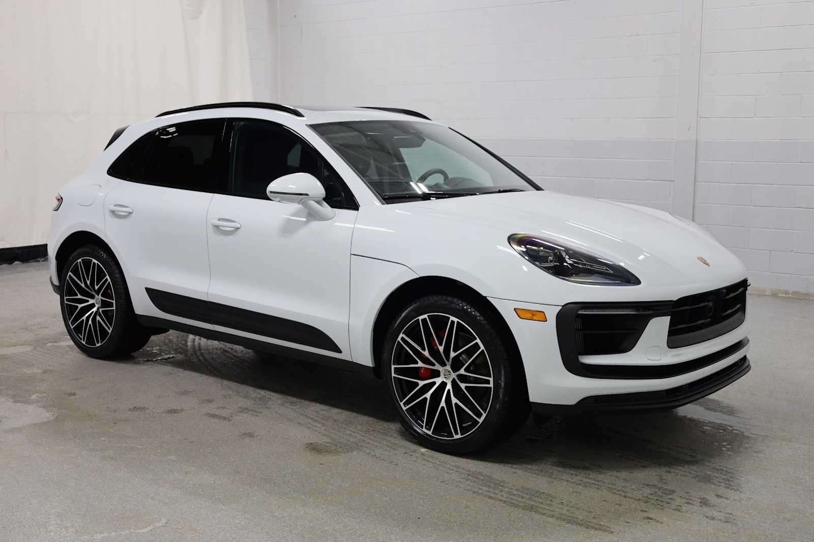 Thumbnail: 2026 Porsche Macan - 13