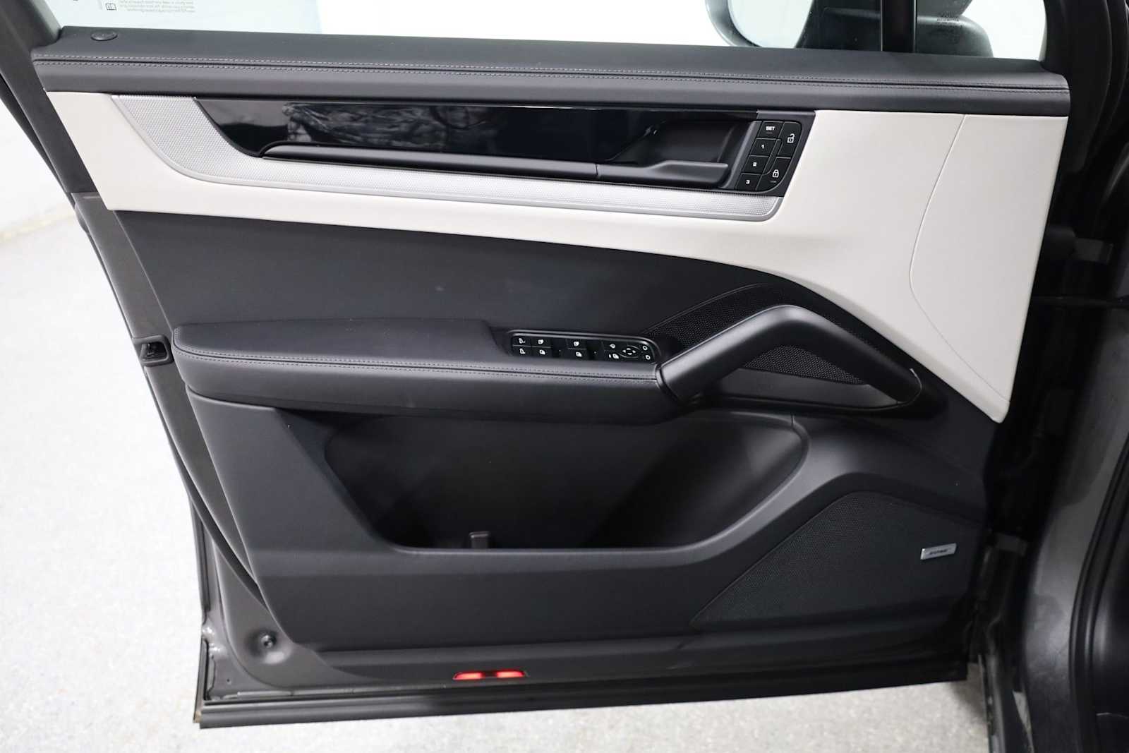 Thumbnail: 2025 Porsche Cayenne - 16