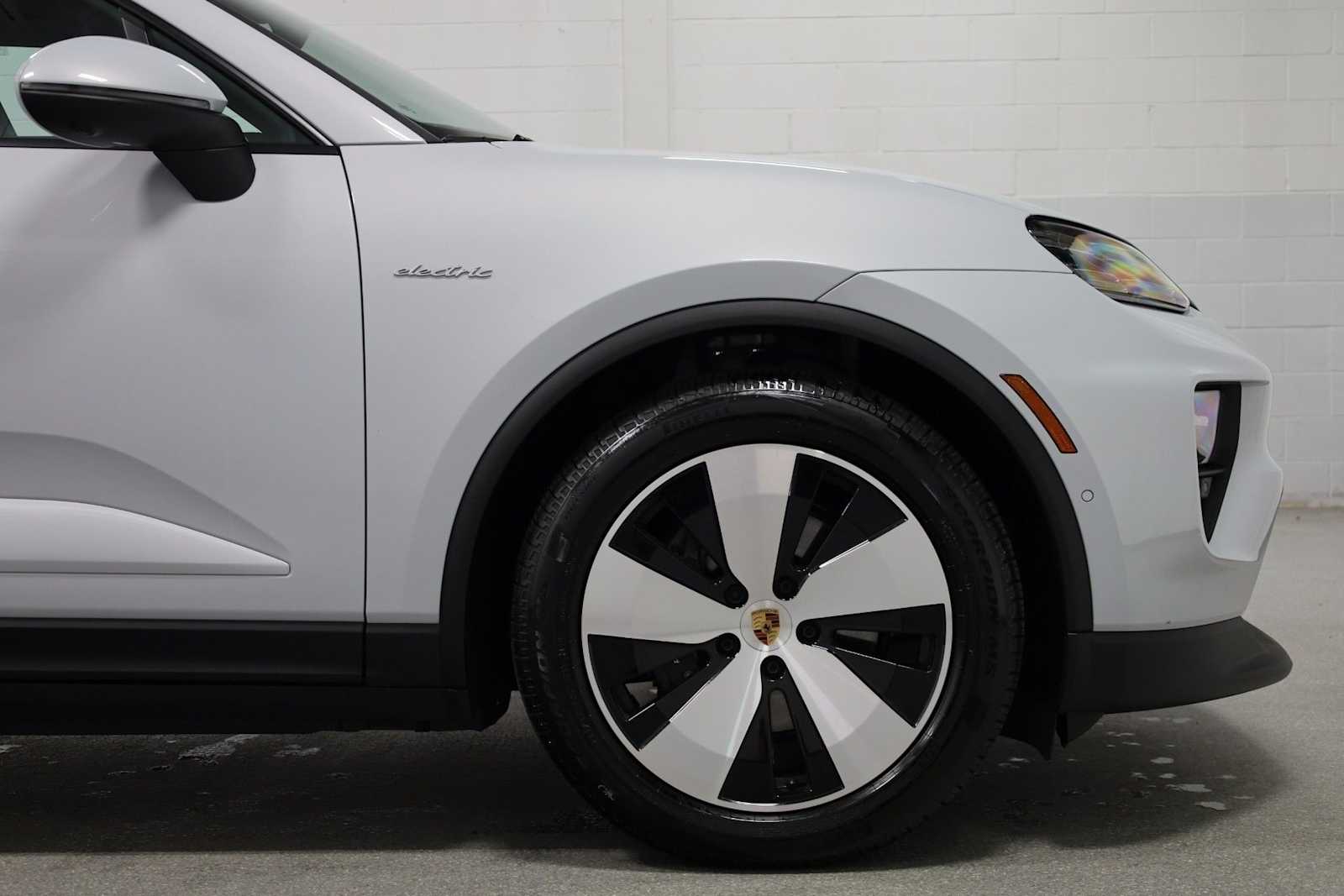 Thumbnail: 2025 Porsche Macan - 11