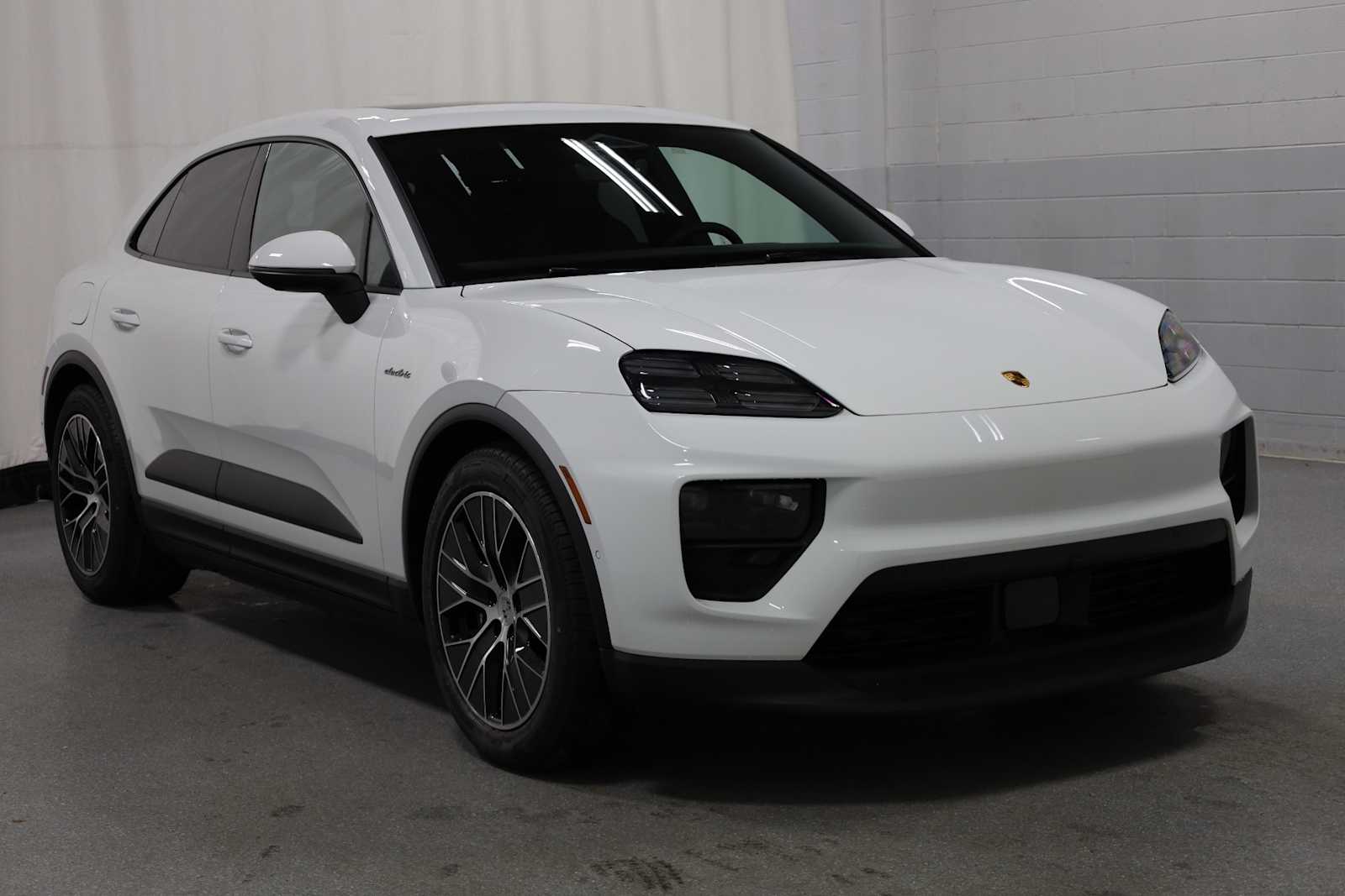 Thumbnail: 2025 Porsche Macan - 13