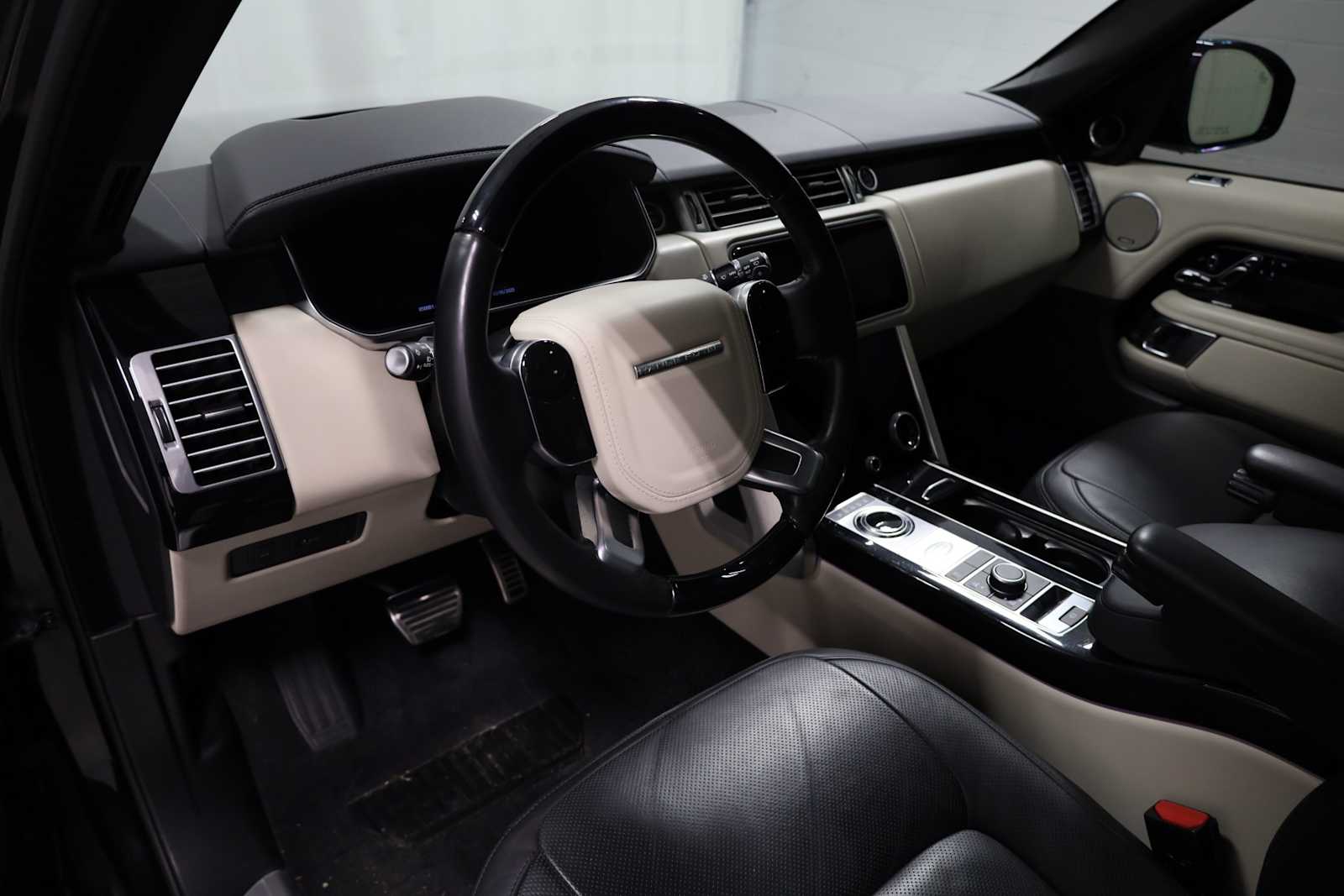 Thumbnail: 2021 Land Rover Range Rover - 4