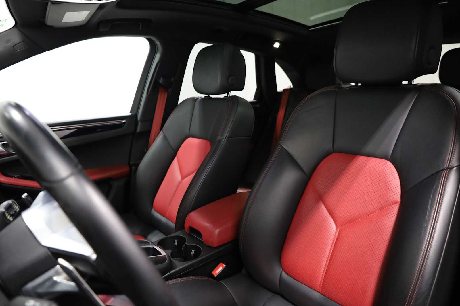 Thumbnail: 2020 Porsche Macan - 5