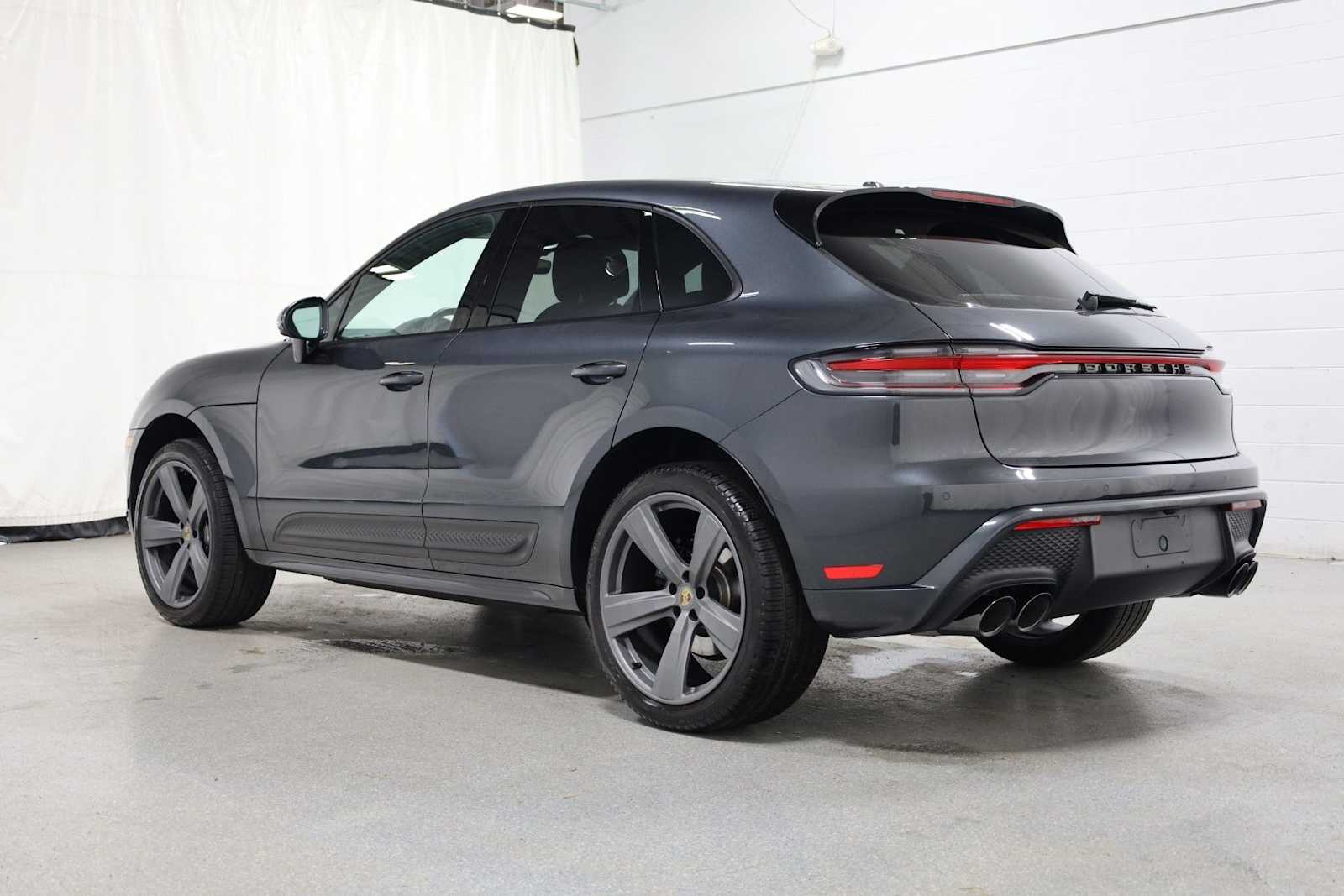 Thumbnail: 2024 Porsche Macan - 3