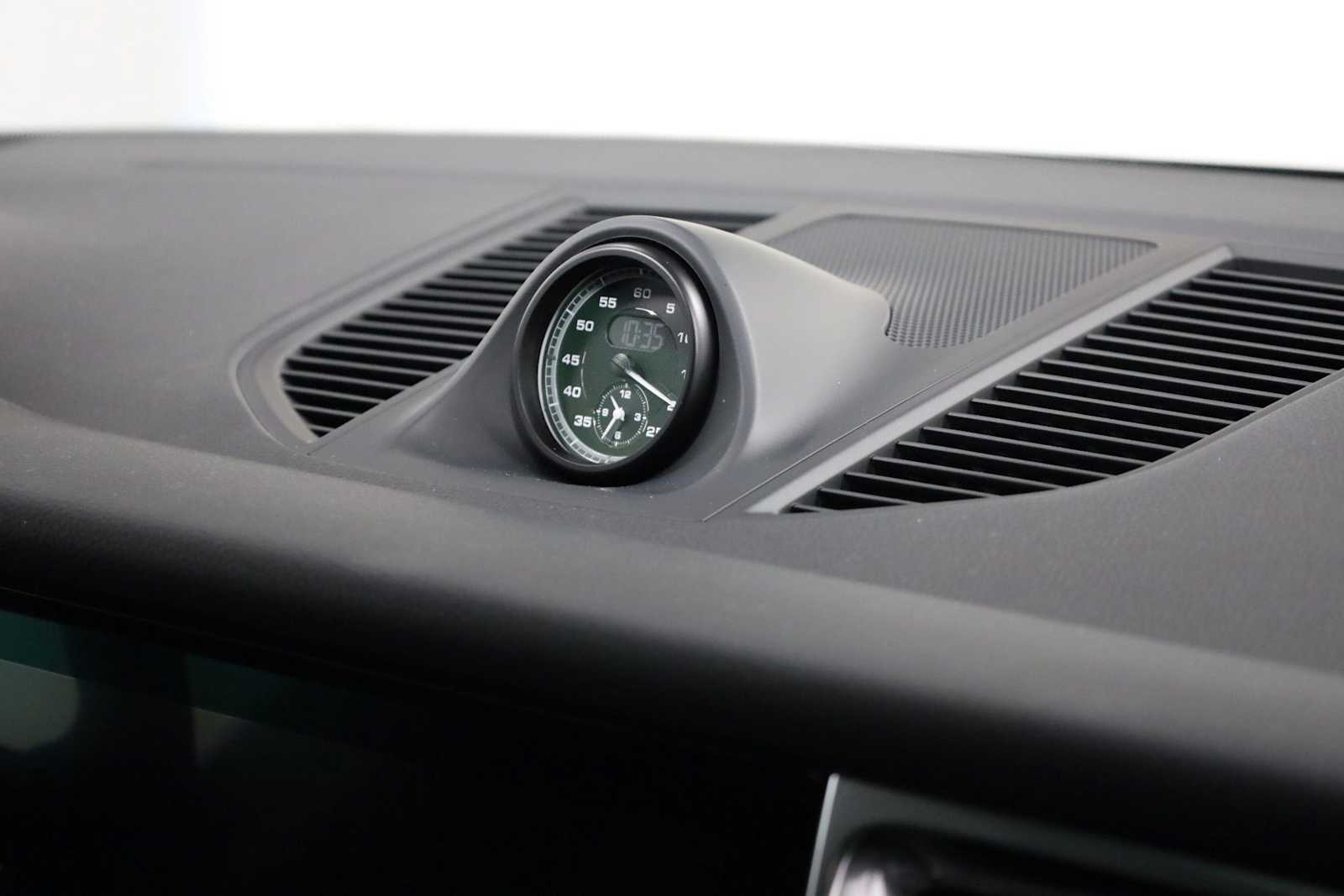 Thumbnail: 2026 Porsche Macan - 23