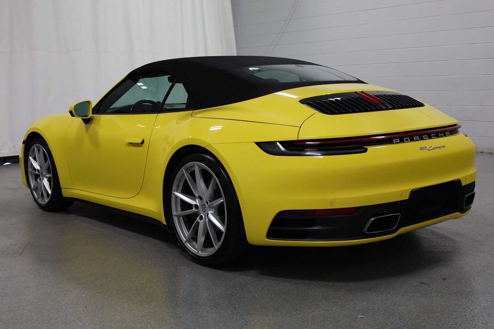 Thumbnail: 2022 Porsche 911 - 3