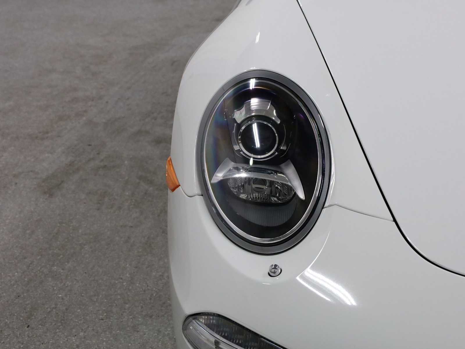 Thumbnail: 2014 Porsche 911 - 15