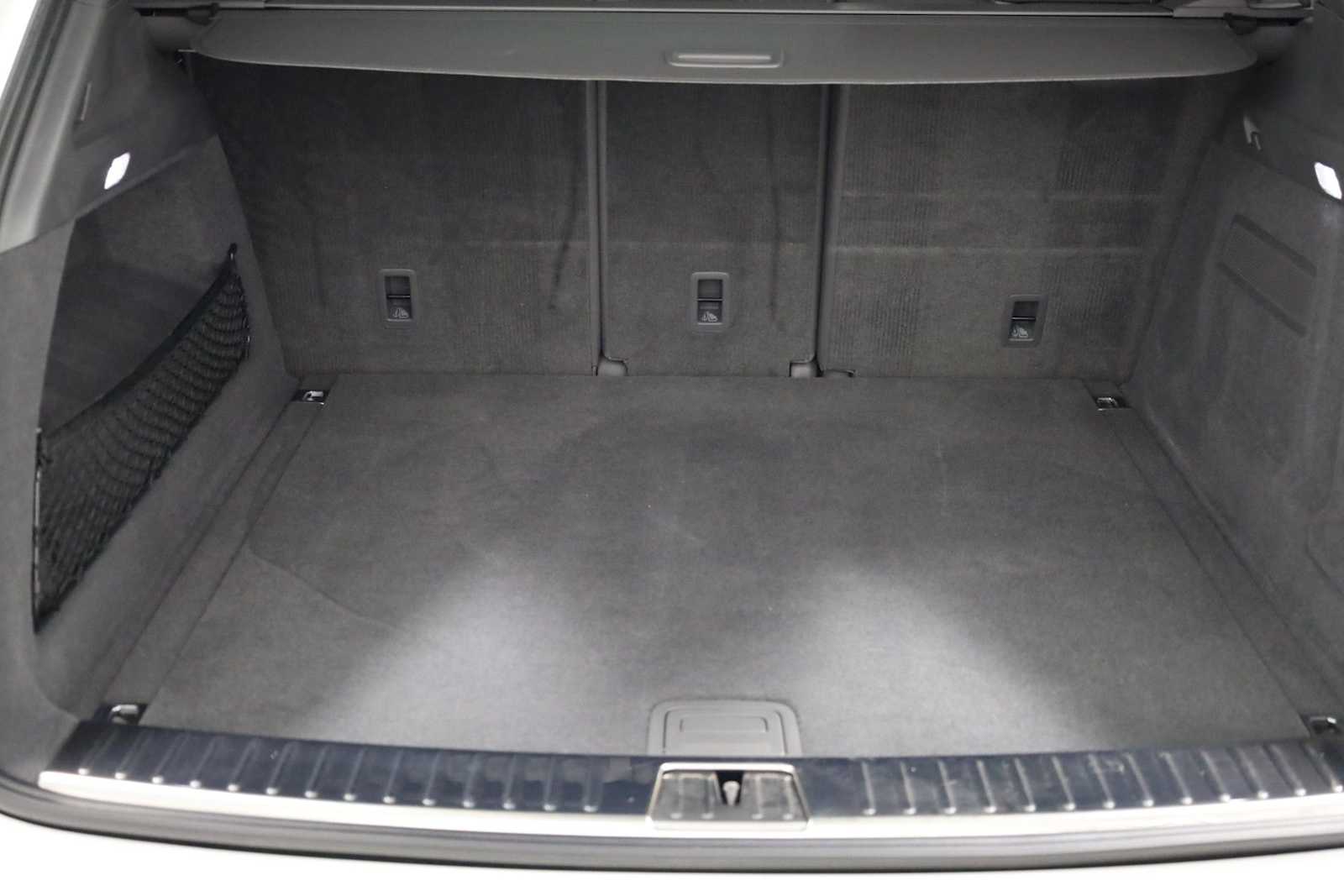 Thumbnail: 2023 Porsche Cayenne - 40