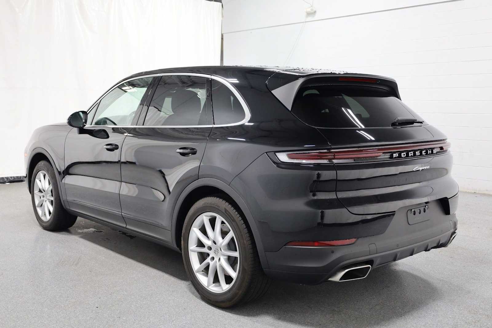 Thumbnail: 2024 Porsche Cayenne - 3