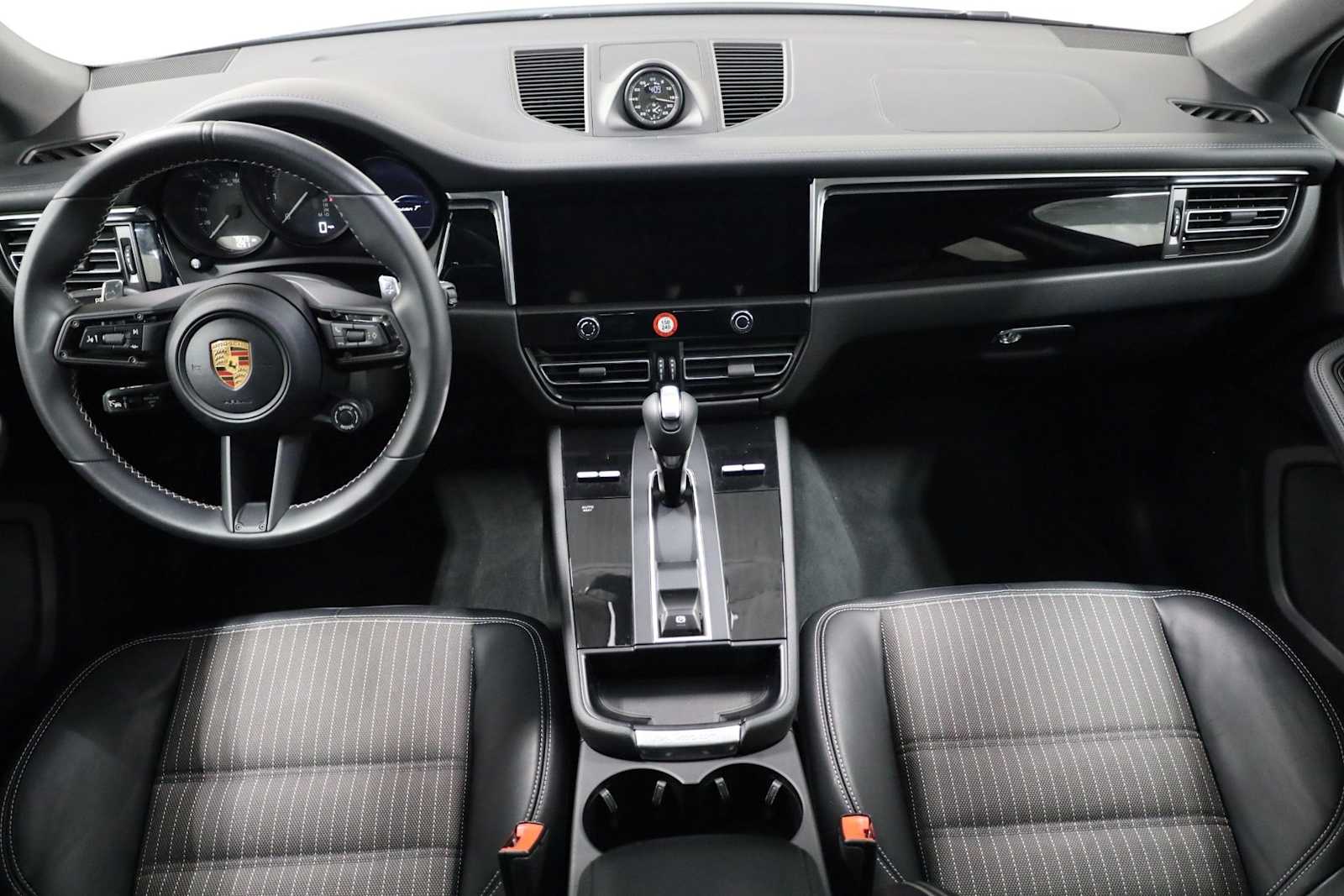 Thumbnail: 2025 Porsche Macan - 25