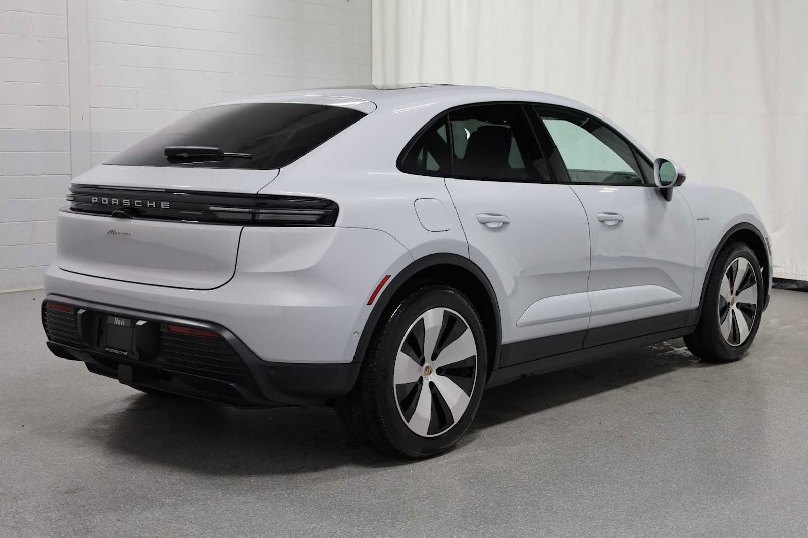 Thumbnail: 2025 Porsche Macan - 9