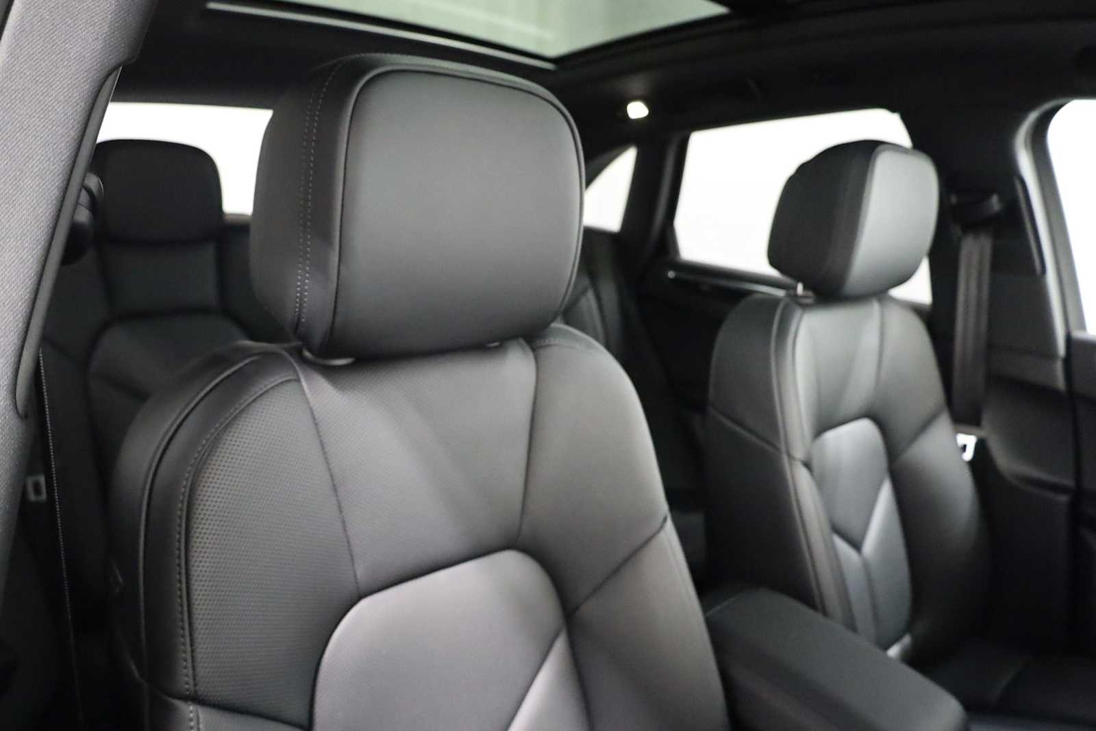 Thumbnail: 2026 Porsche Macan - 22