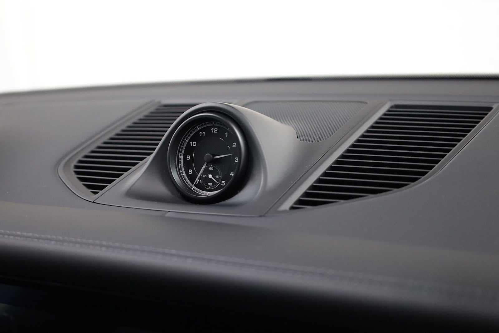 Thumbnail: 2025 Porsche Macan - 23