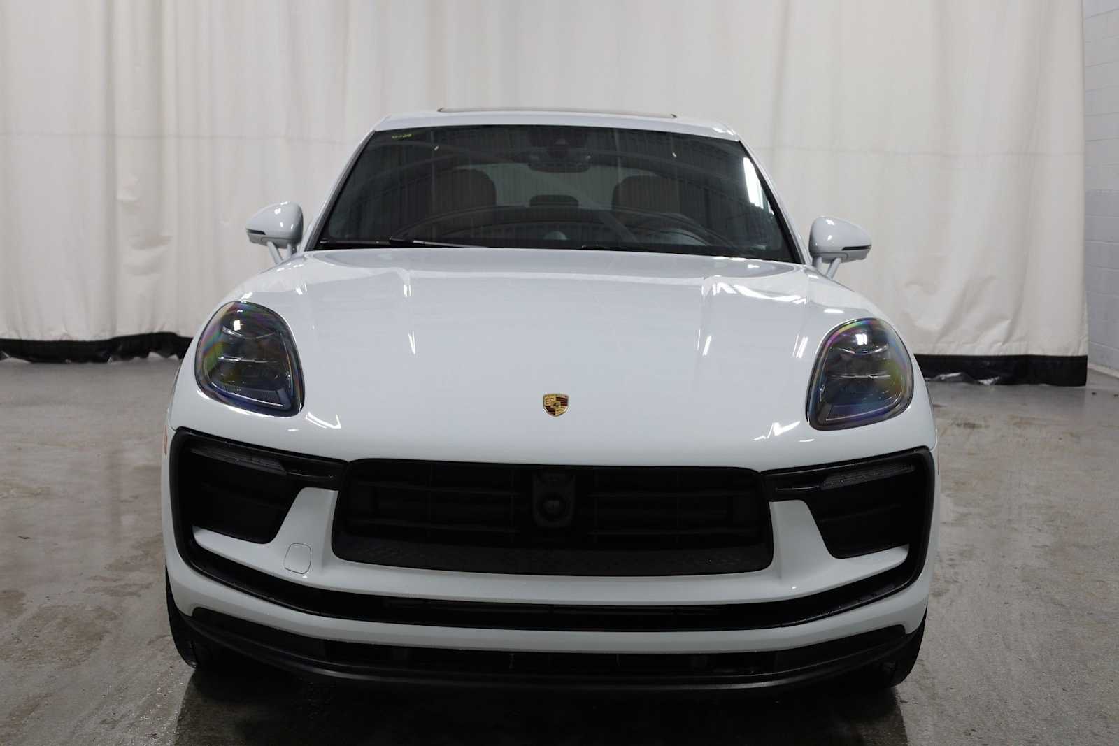 Thumbnail: 2026 Porsche Macan - 14