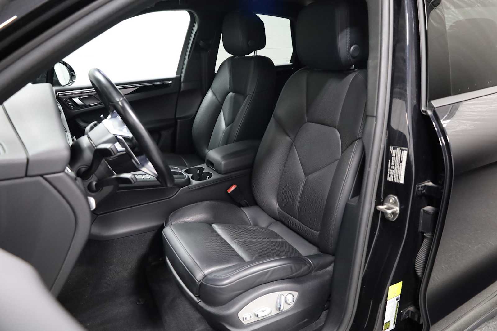Thumbnail: 2021 Porsche Macan - 5