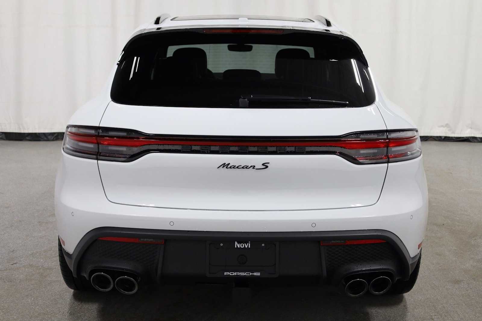 Thumbnail: 2026 Porsche Macan - 7