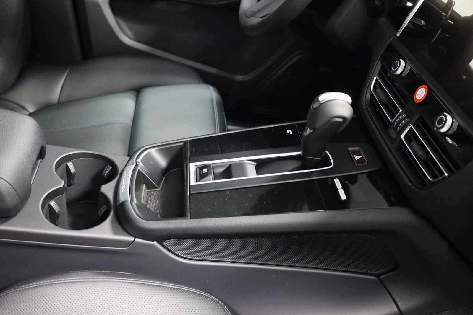 Thumbnail: 2026 Porsche Macan - 21