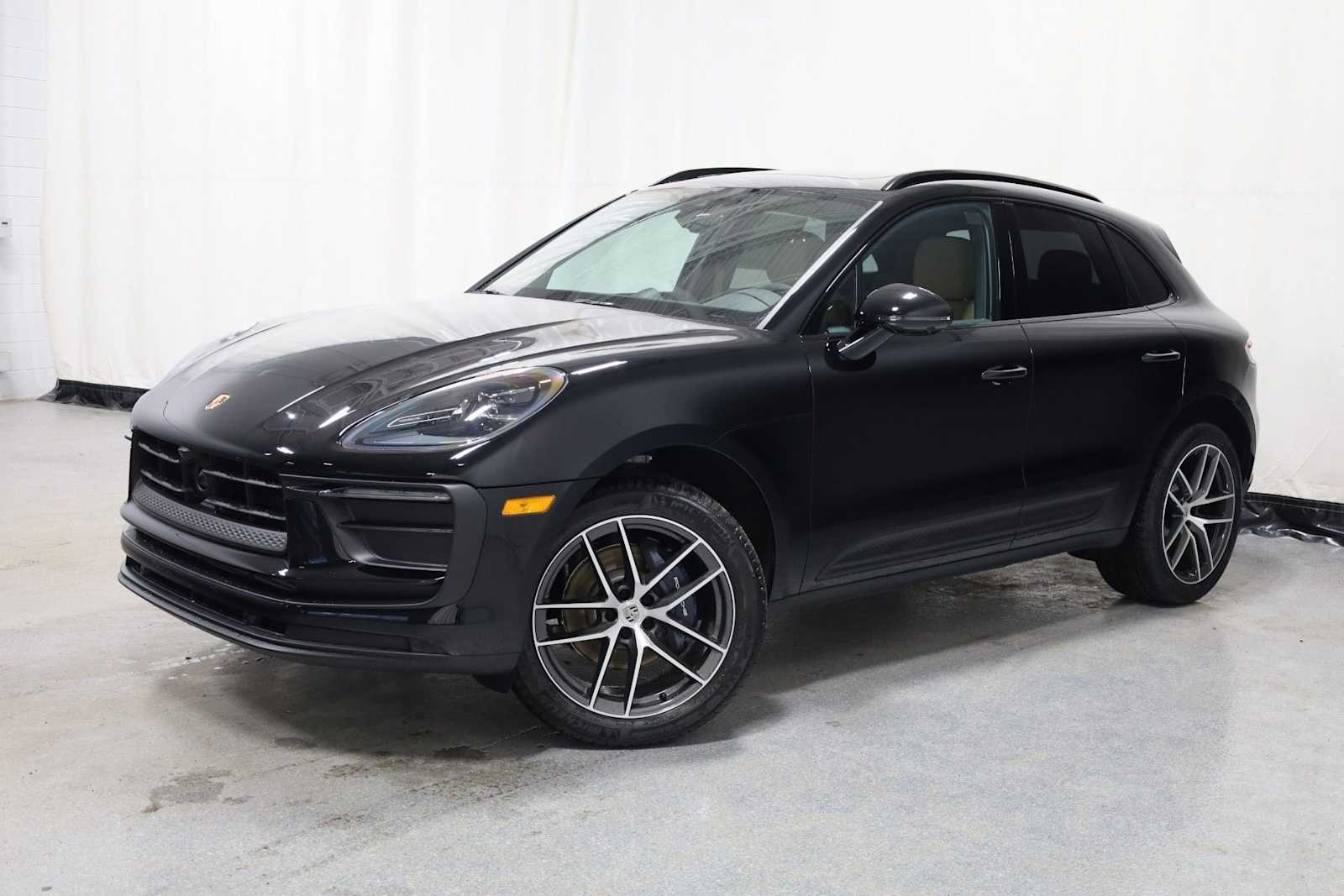 Thumbnail: 2026 Porsche Macan - 1