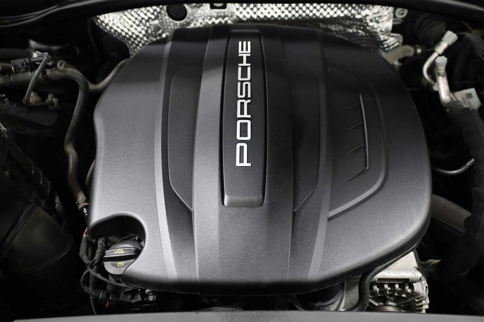 Thumbnail: 2020 Porsche Macan - 40