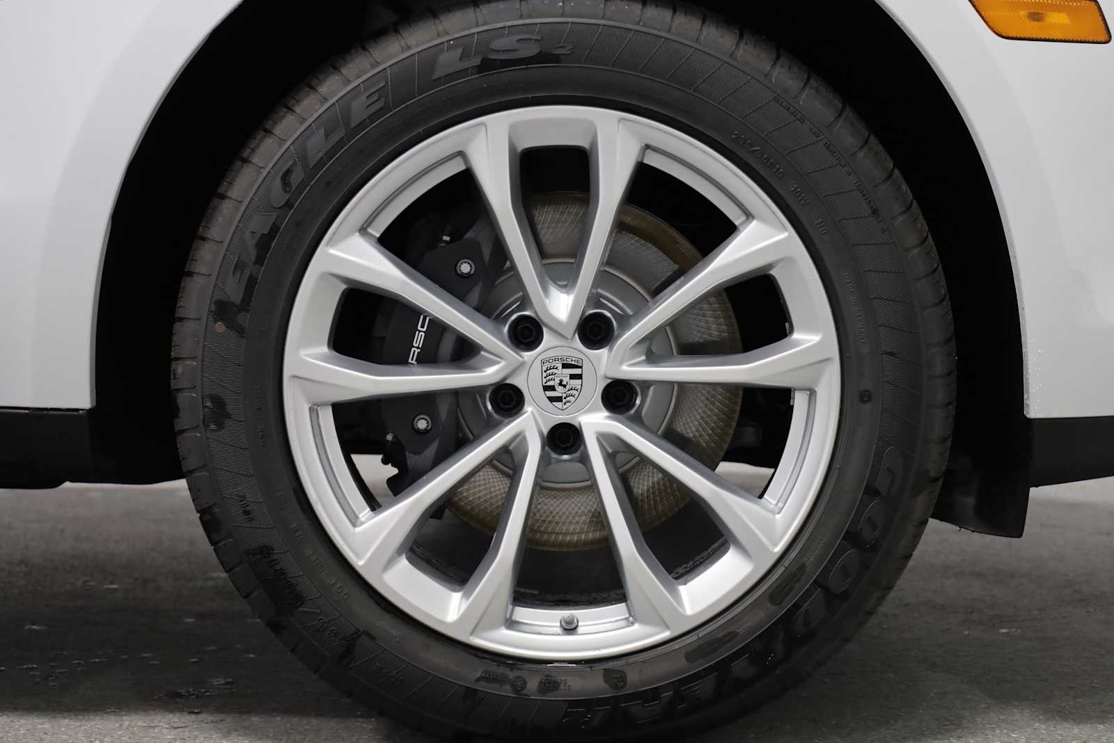 Thumbnail: 2026 Porsche Macan - 12