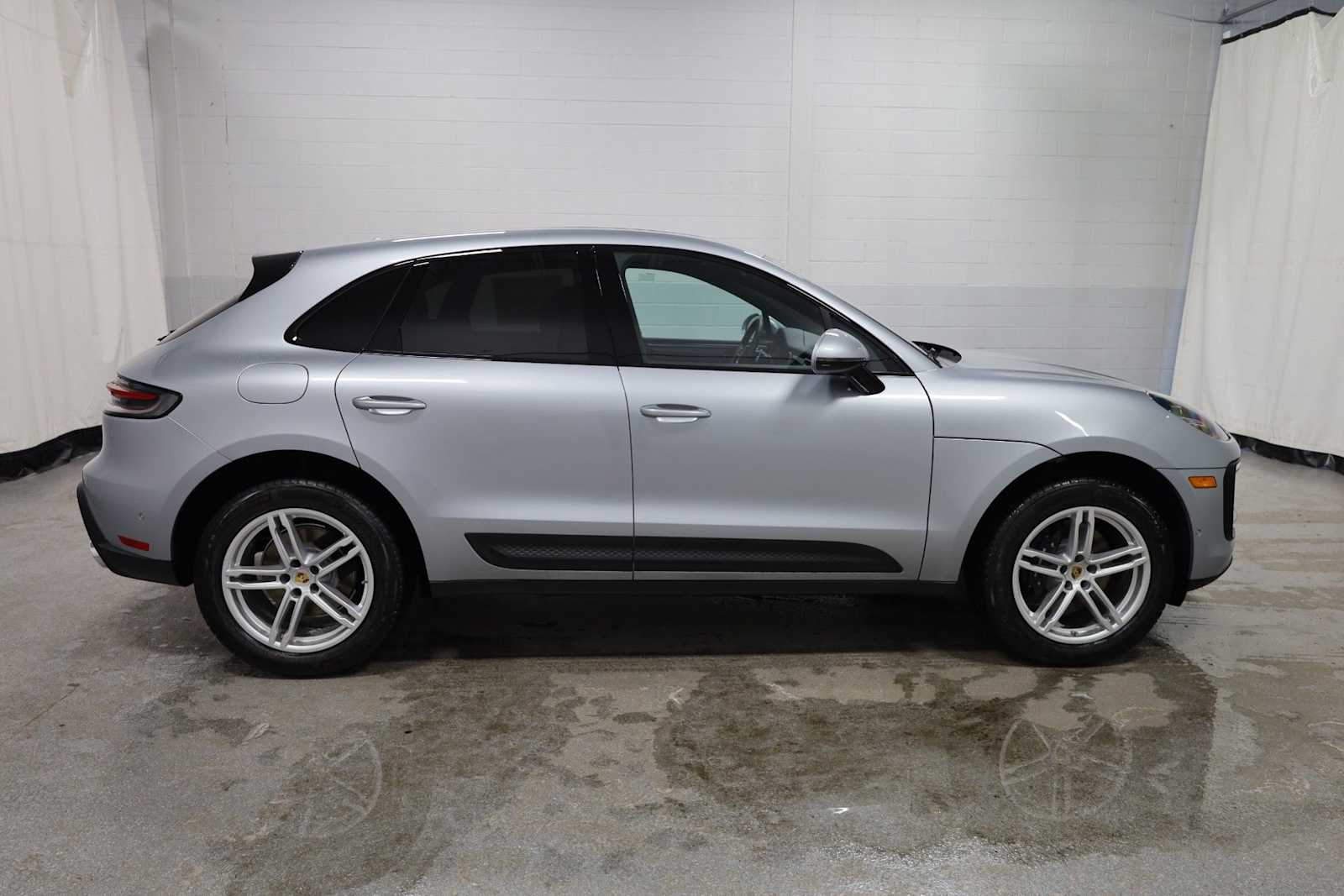 Thumbnail: 2026 Porsche Macan - 10