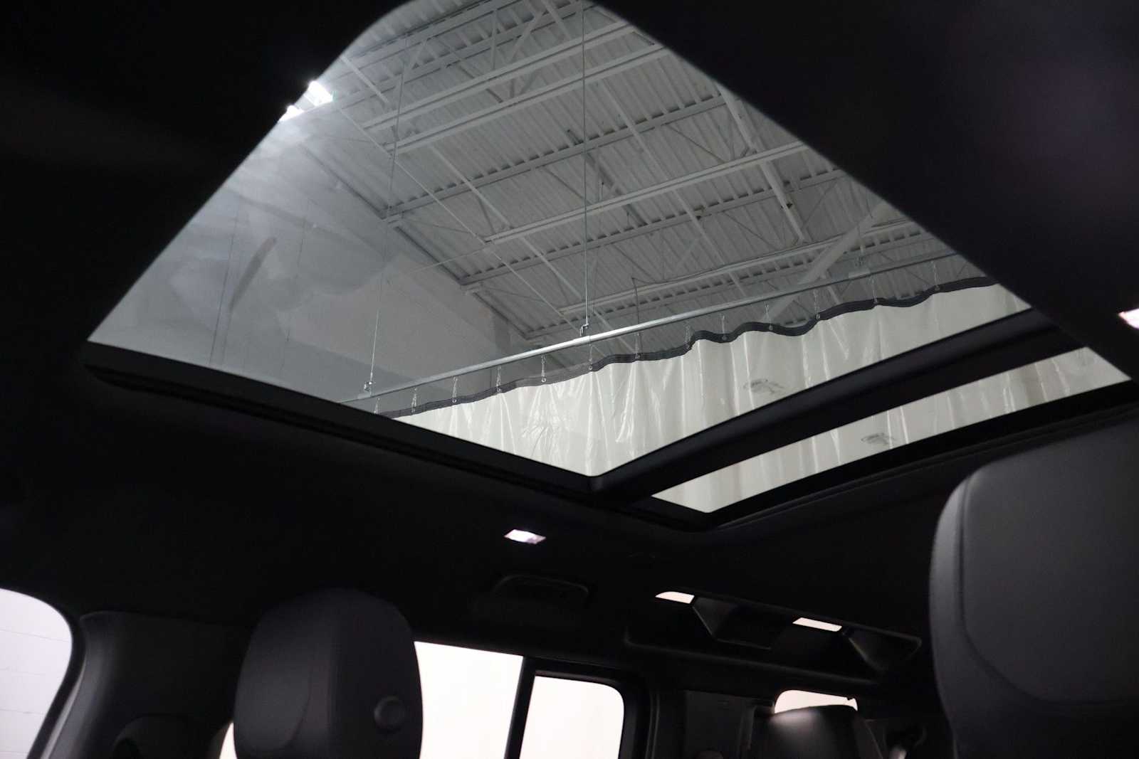 Thumbnail: 2022 Land Rover Defender - 18