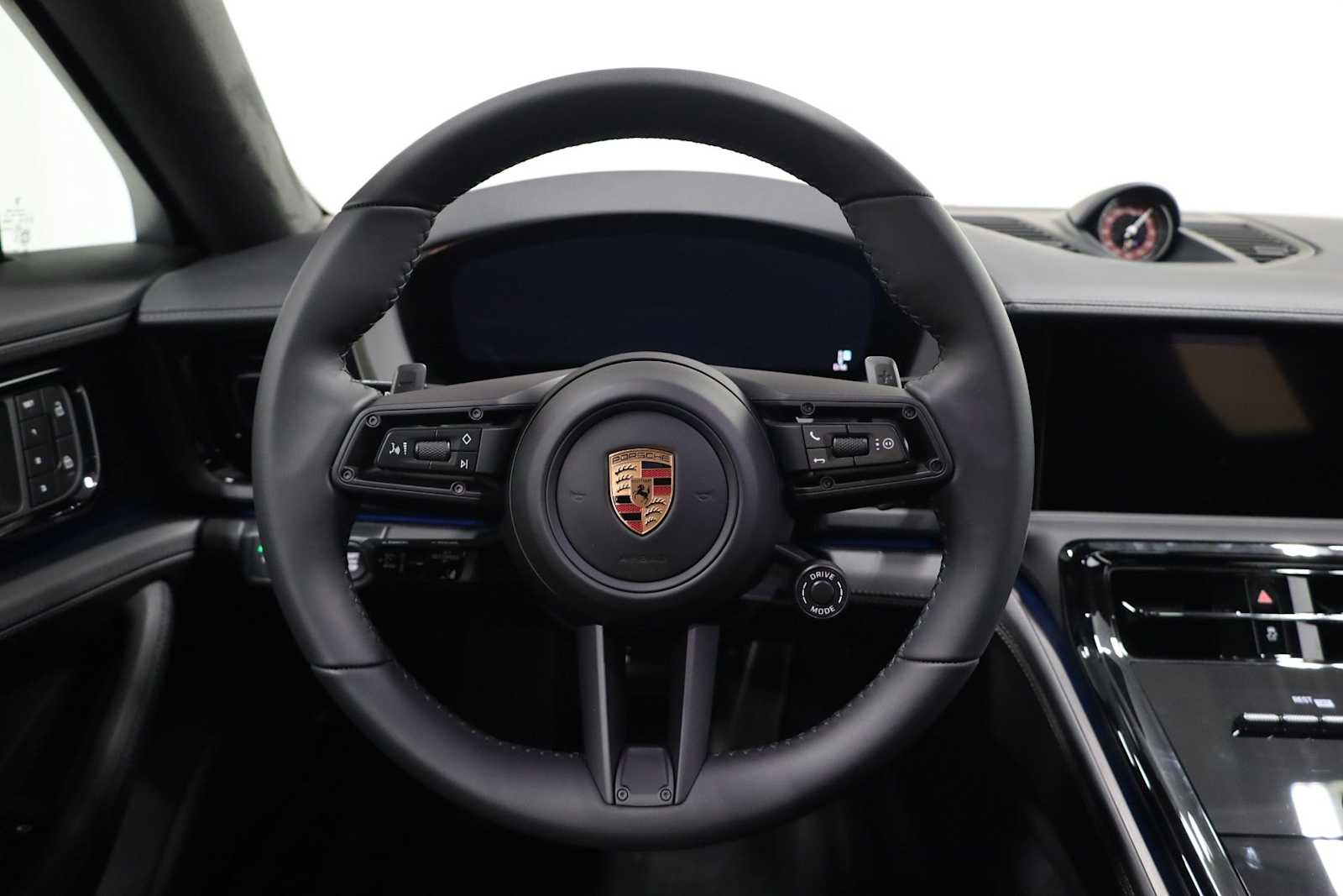 Thumbnail: 2026 Porsche Panamera - 25