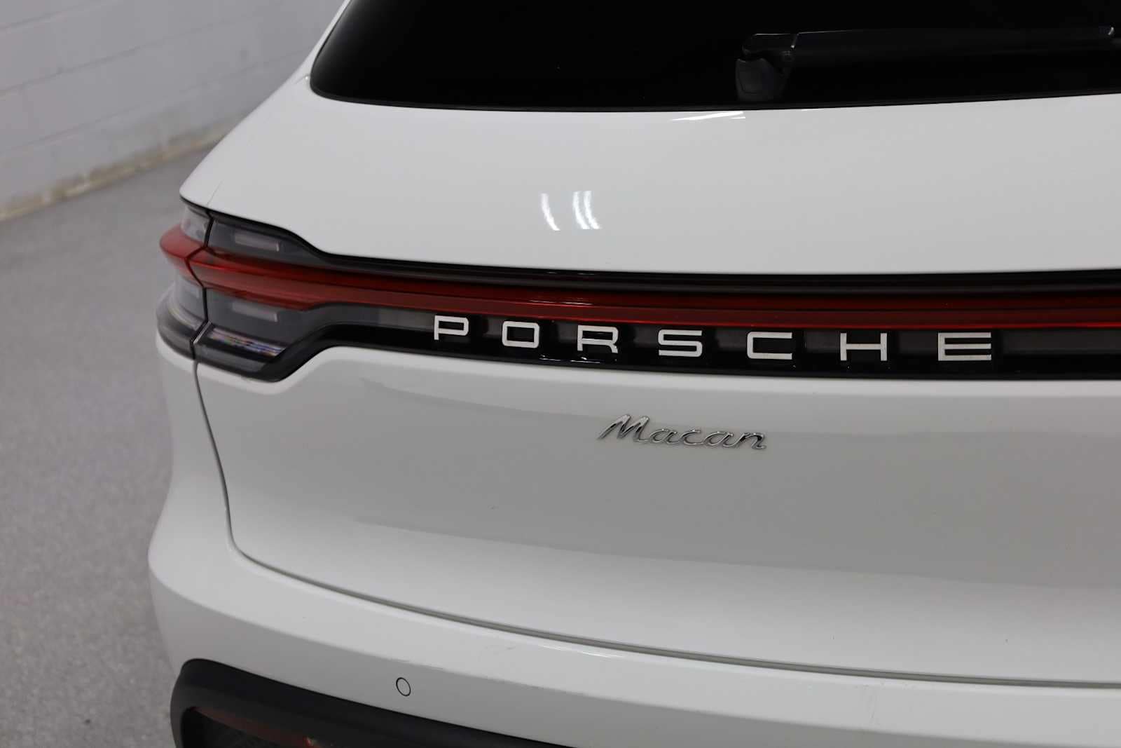 Thumbnail: 2023 Porsche Macan - 8