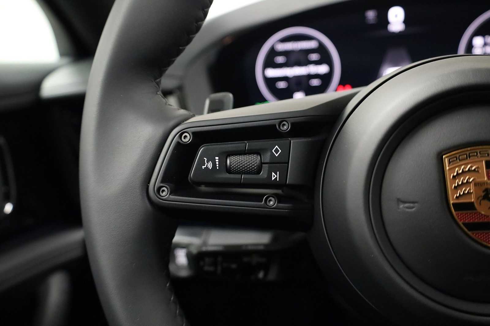 Thumbnail: 2026 Porsche Panamera - 27