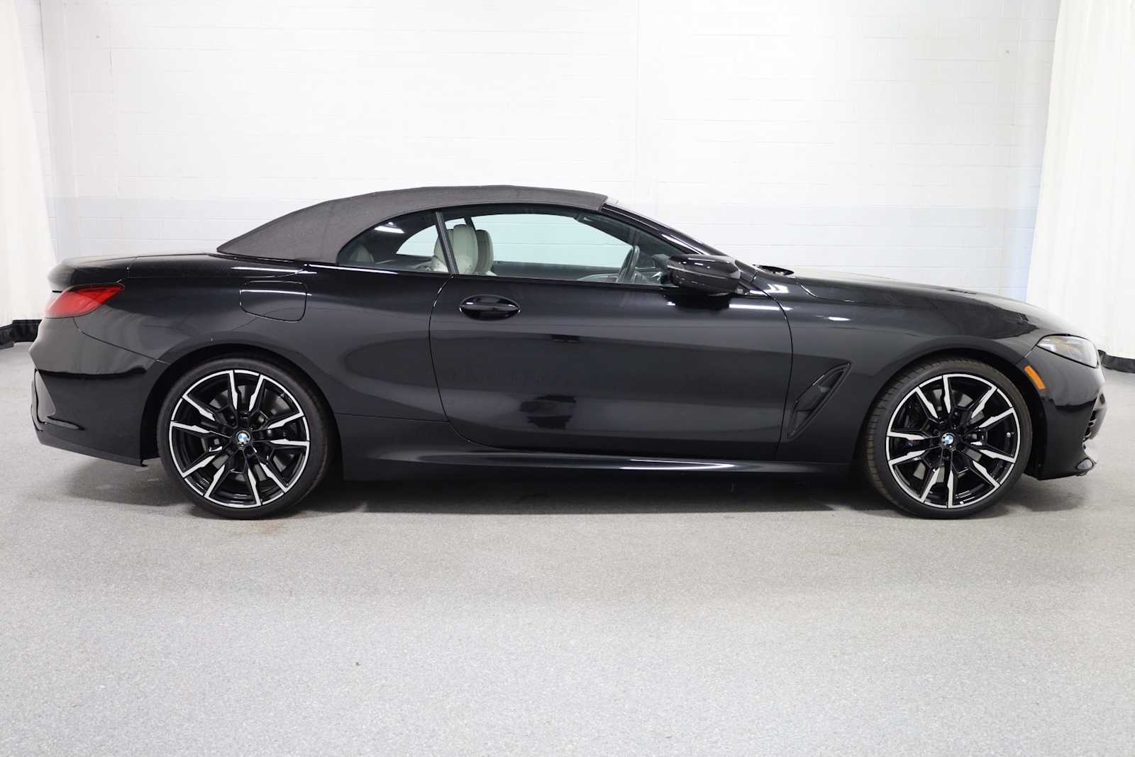 Thumbnail: 2024 BMW 8 Series - 10