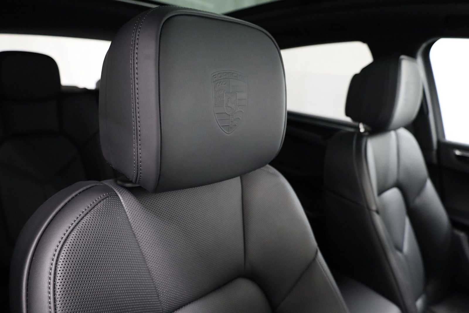 Thumbnail: 2026 Porsche Macan - 22