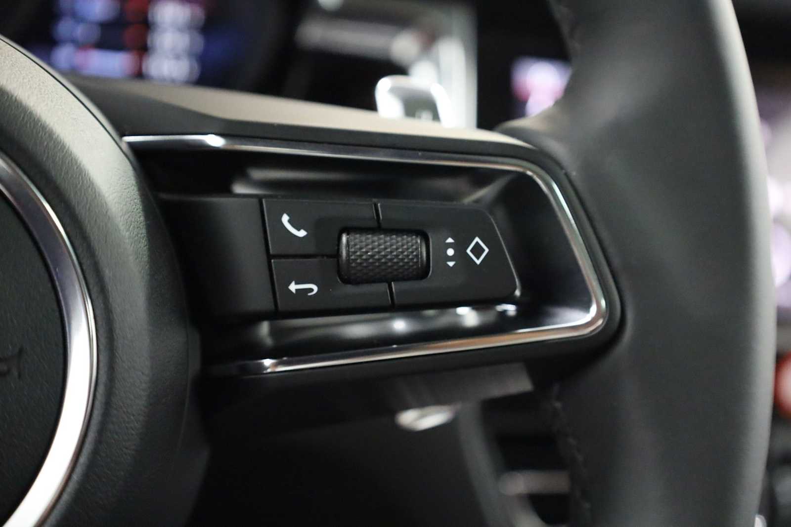 Thumbnail: 2026 Porsche Macan - 28