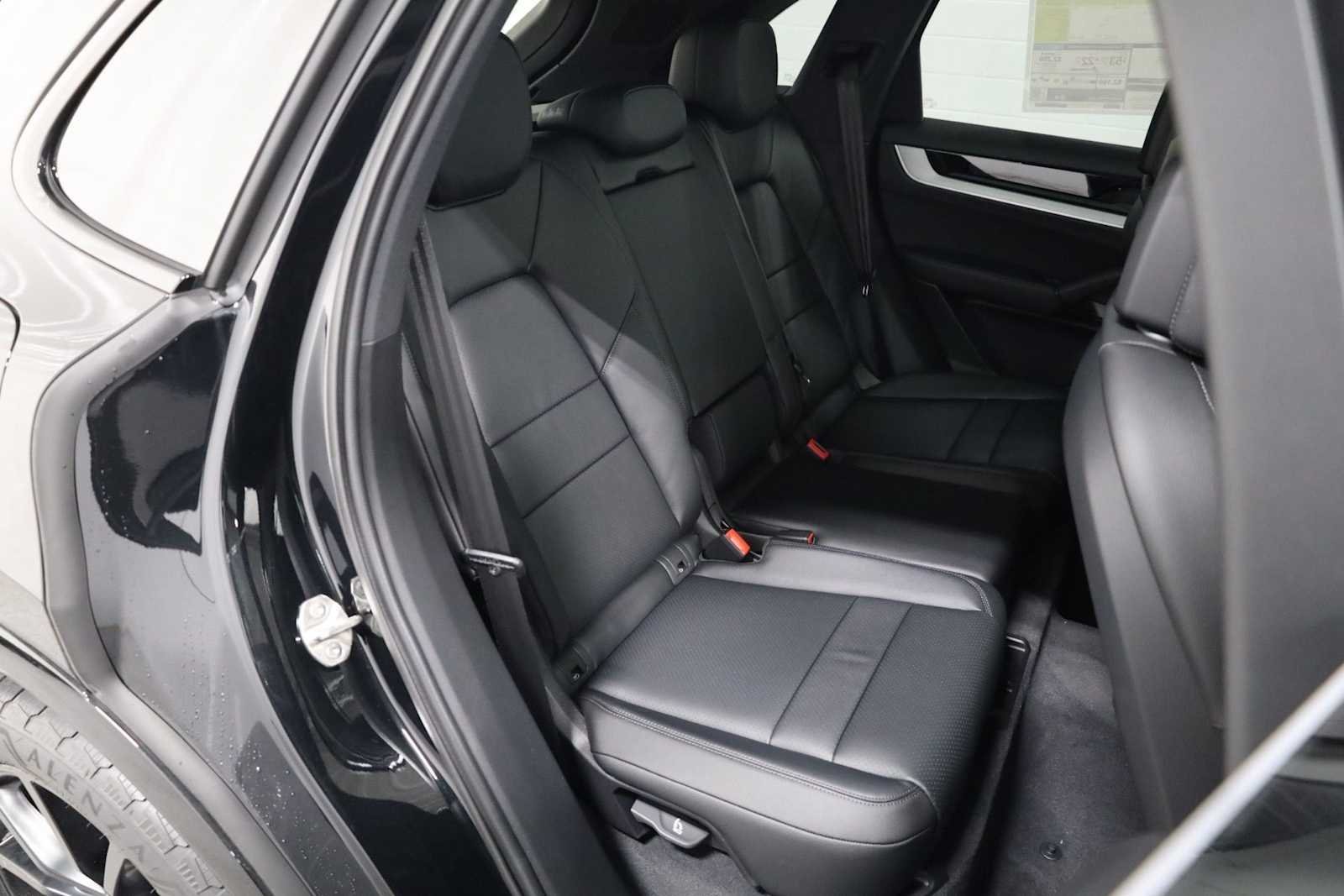 Thumbnail: 2026 Porsche Cayenne - 37