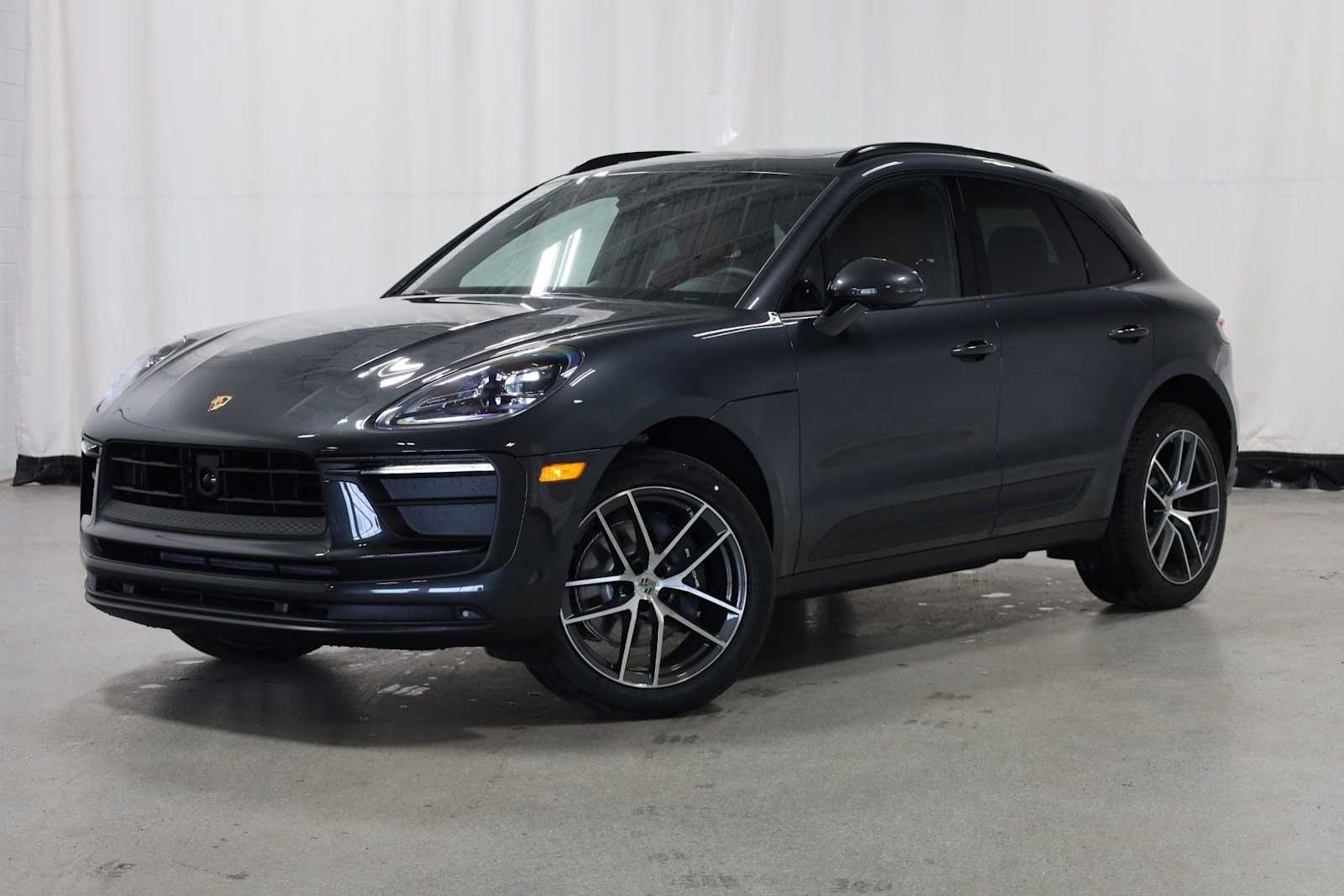 Thumbnail: 2026 Porsche Macan - 1