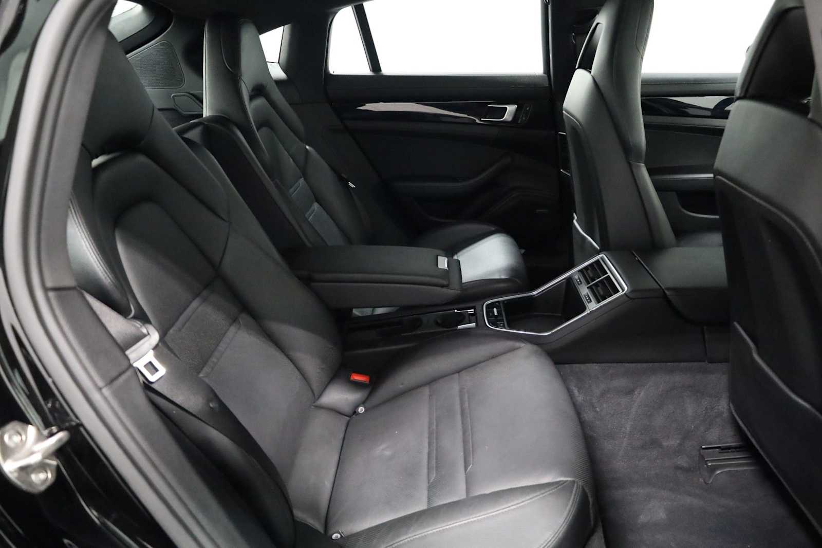 Thumbnail: 2018 Porsche Panamera - 35