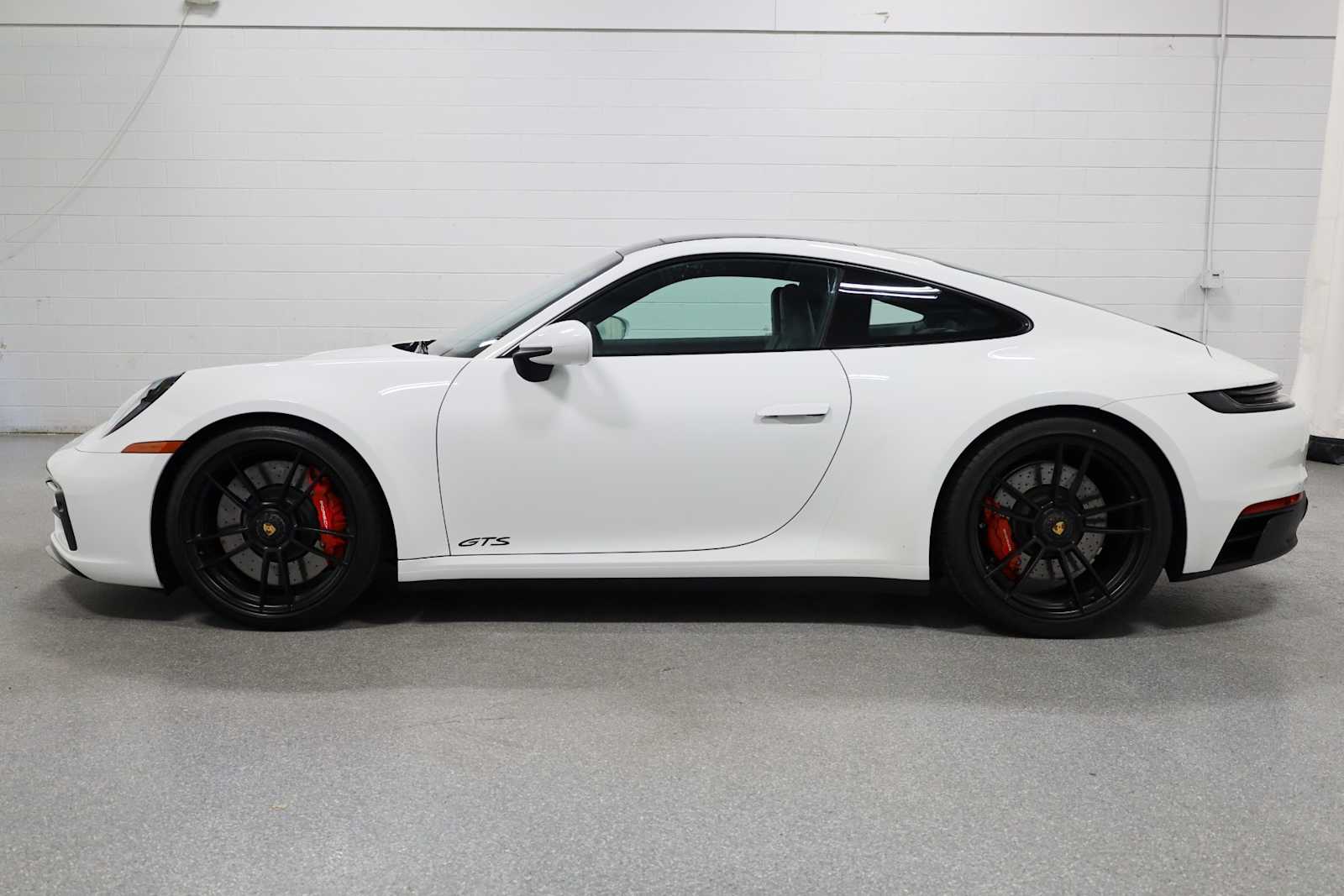 2022 Porsche 911 GTS Coupe photo 2
