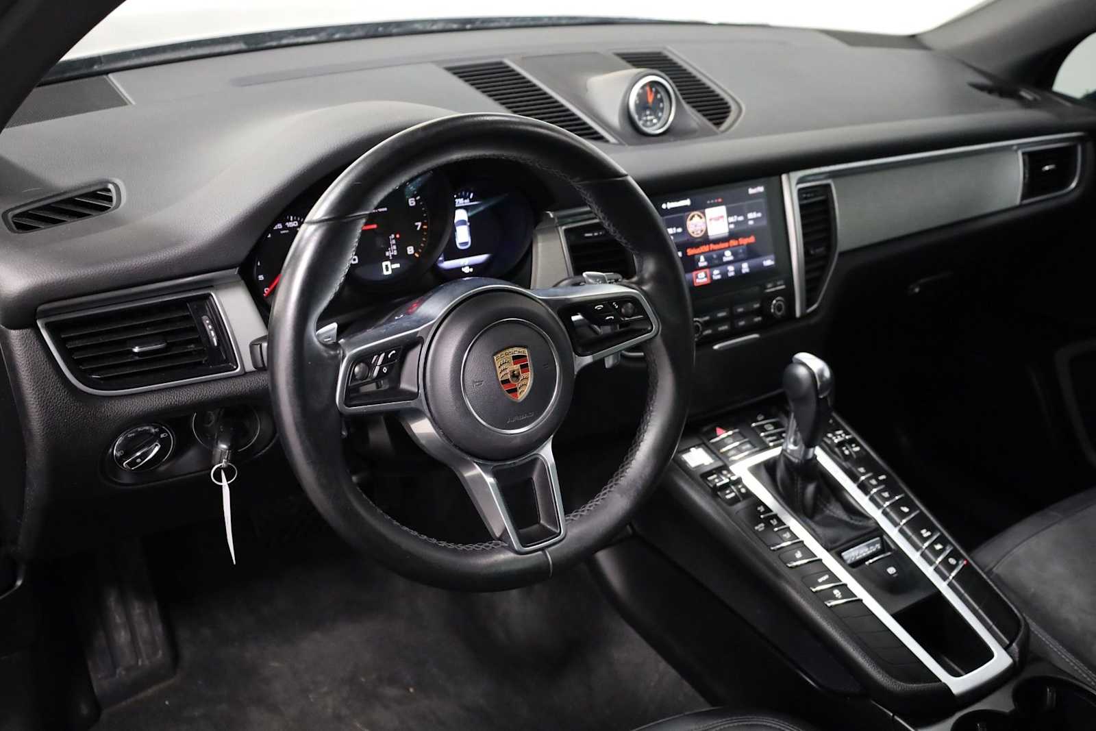 Thumbnail: 2018 Porsche Macan - 4