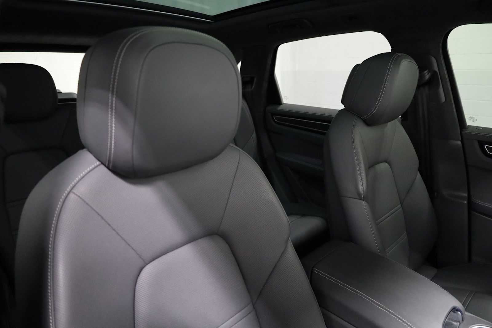 Thumbnail: 2023 Porsche Cayenne - 22