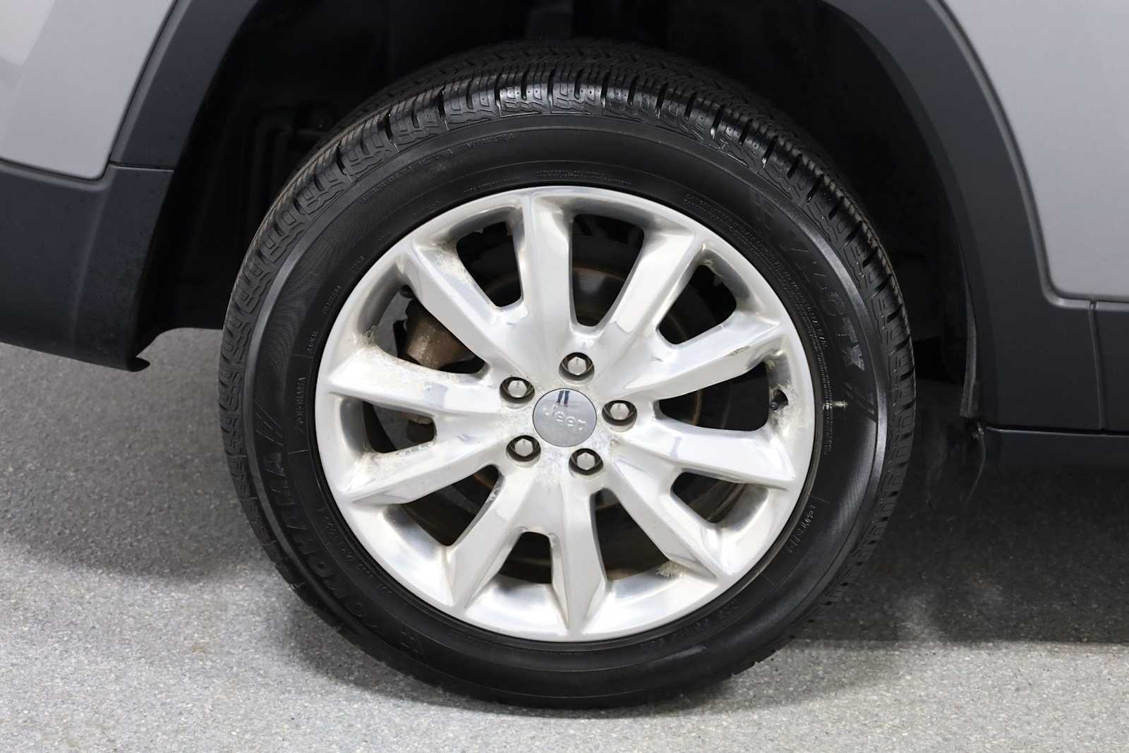 Thumbnail: 2016 Jeep Cherokee - 35